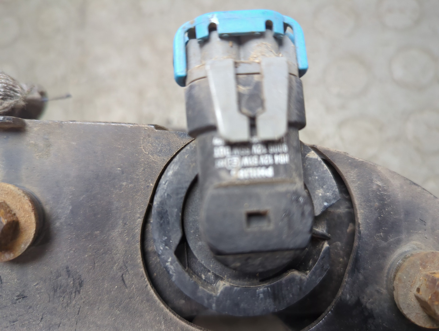 Фара противотуманная левая