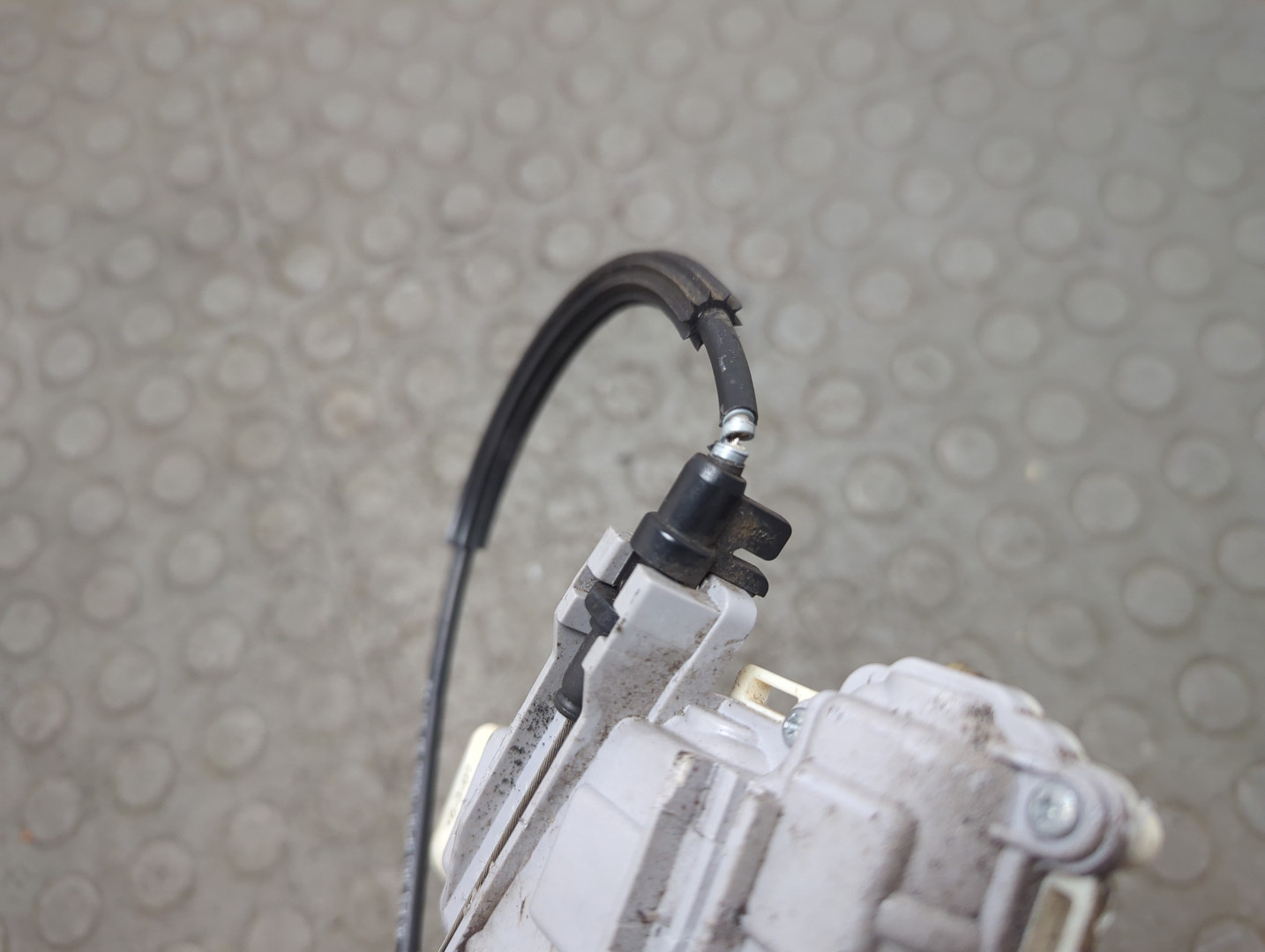 Замок двери передней правой