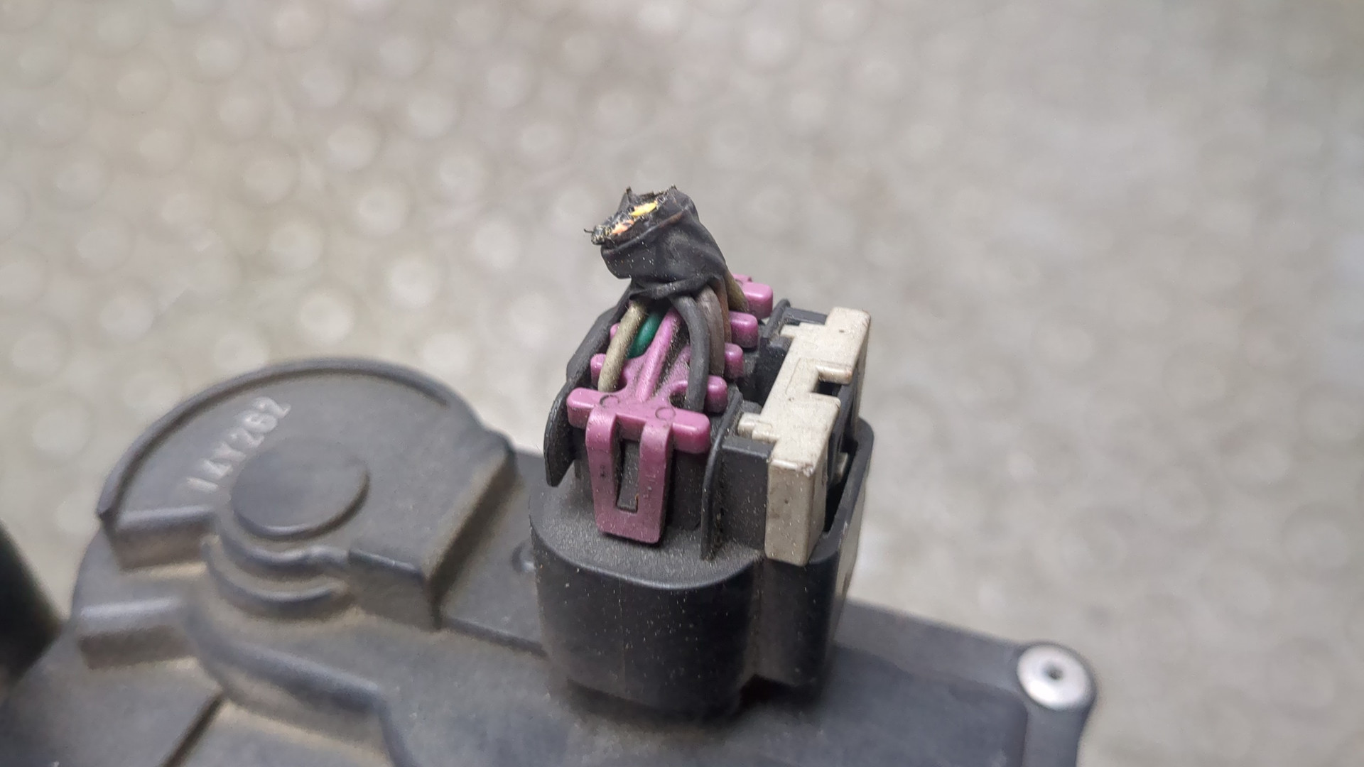 Заслонка дроссельная электрическая