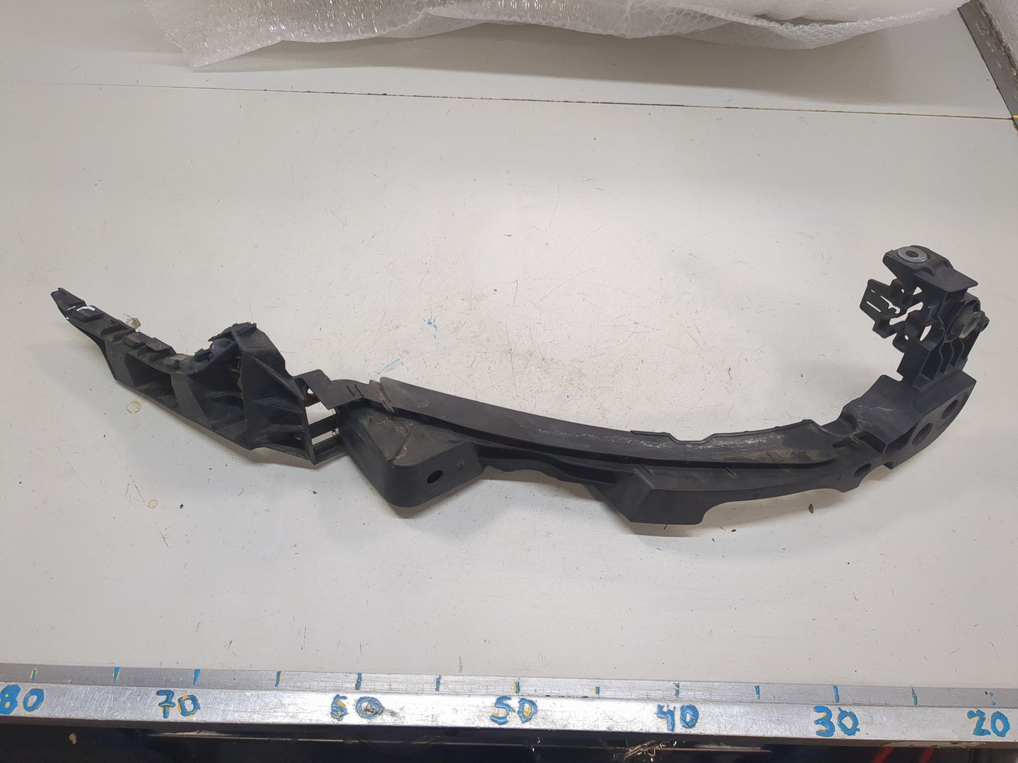 Кронштейн фар правый