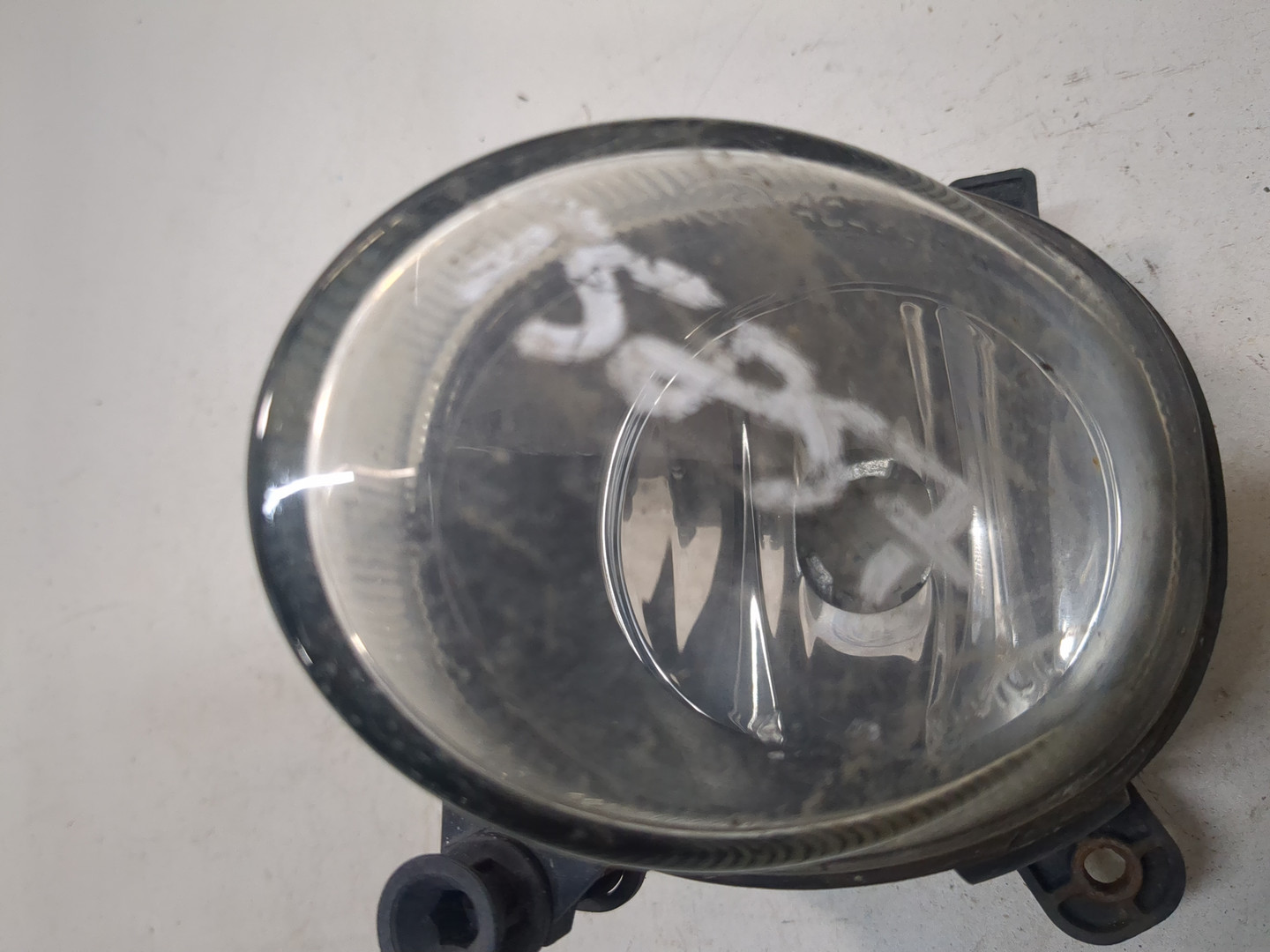 Фара противотуманная левая