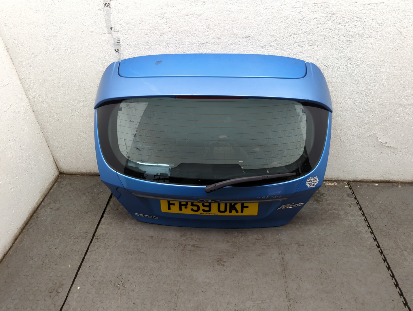 Дверь багажника