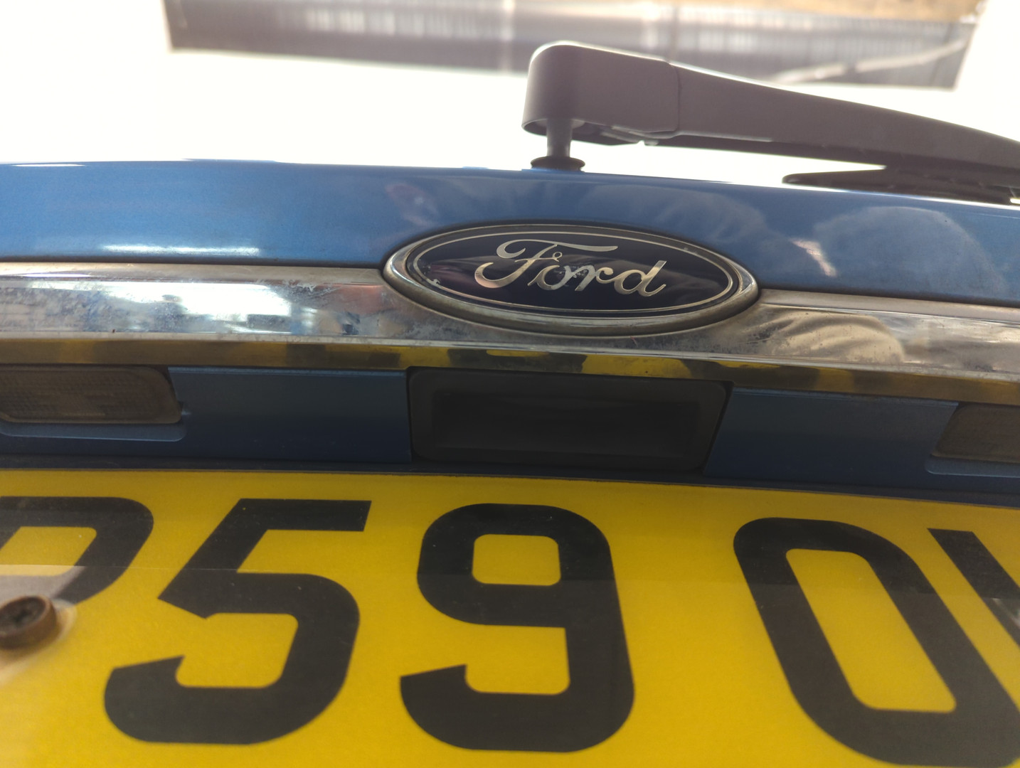 Дверь багажника