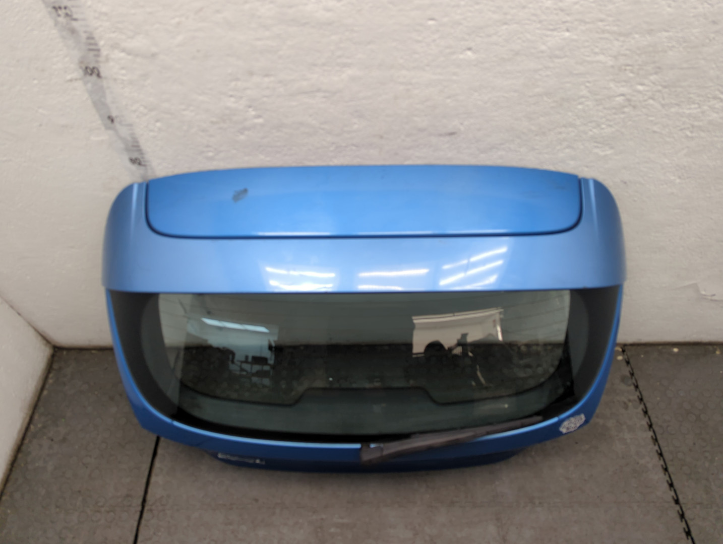 Дверь багажника