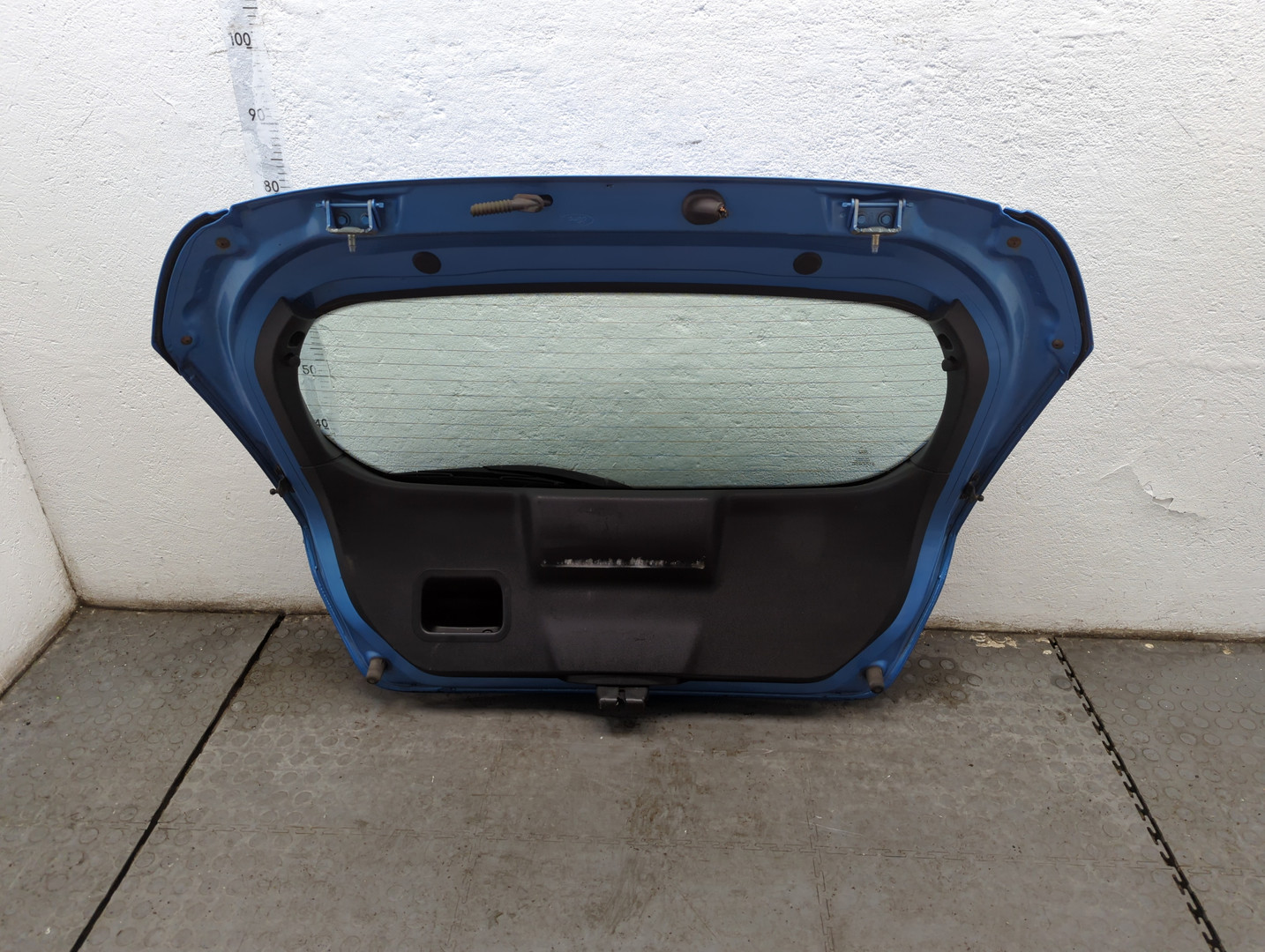 Дверь багажника