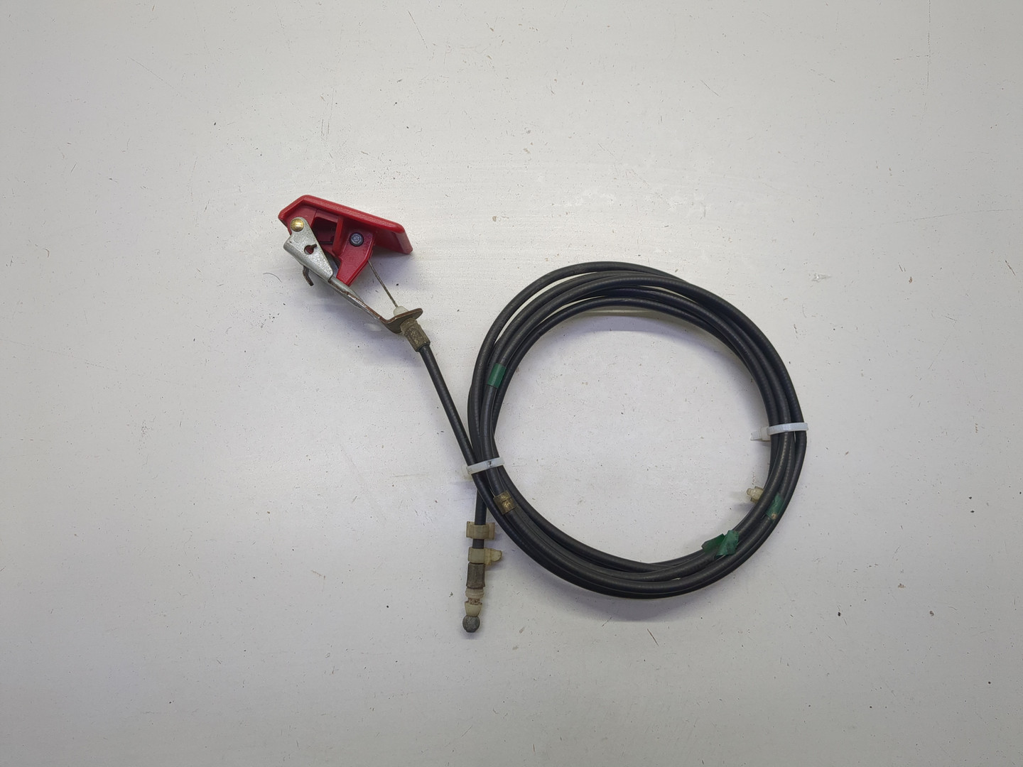 Трос открывания капота