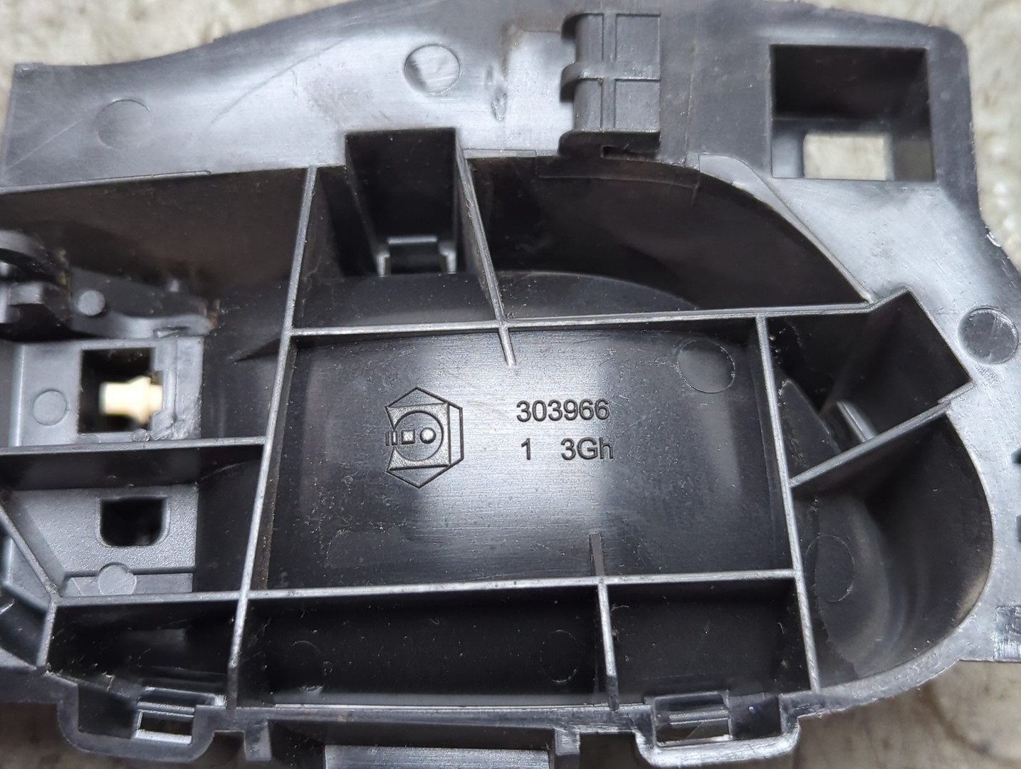 Ручка двери передней внутренняя левая