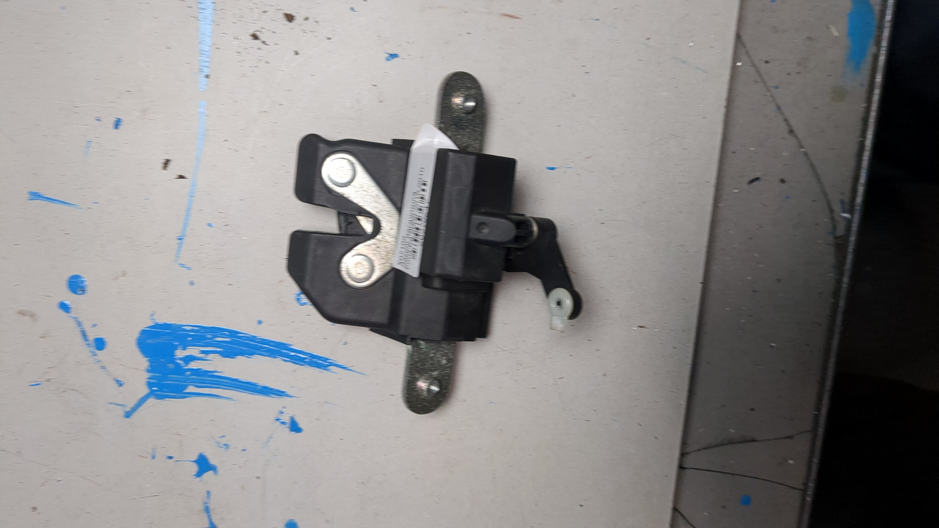 Замок багажника