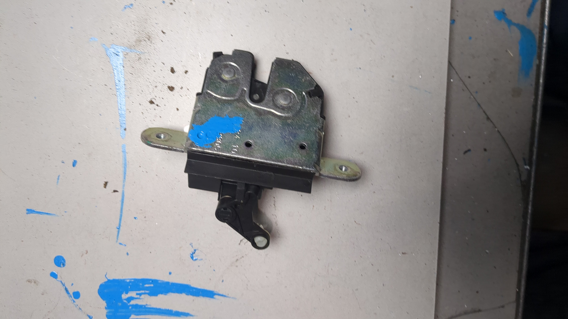 Замок багажника