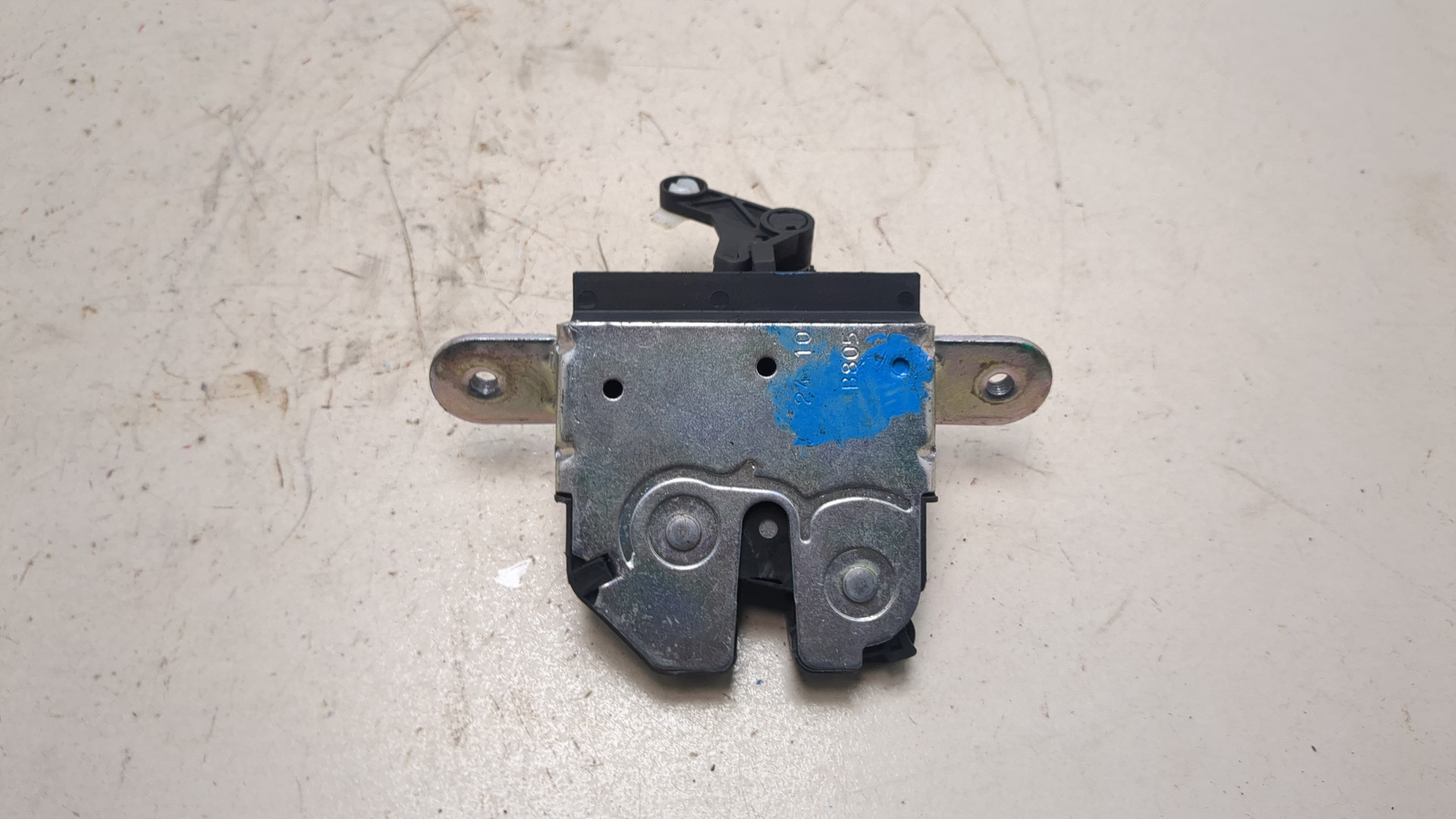 Замок багажника