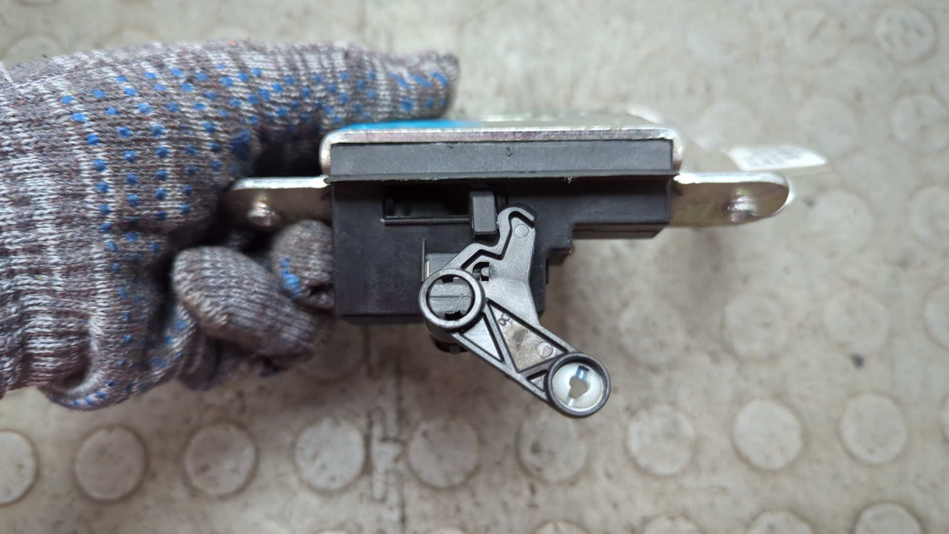 Замок багажника