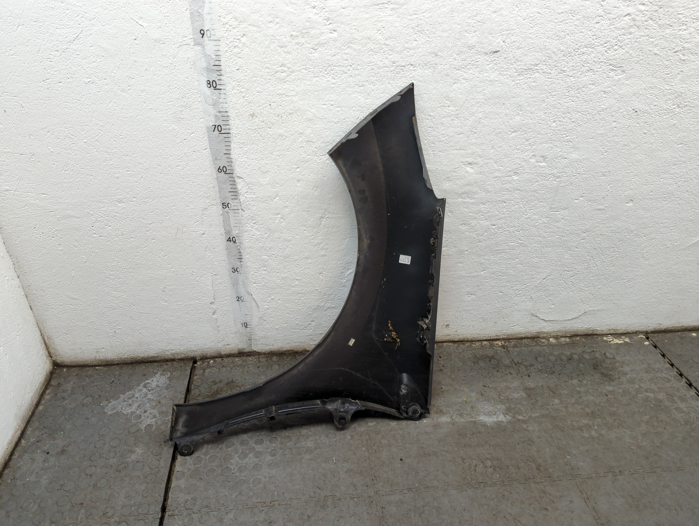 Крыло переднее правое