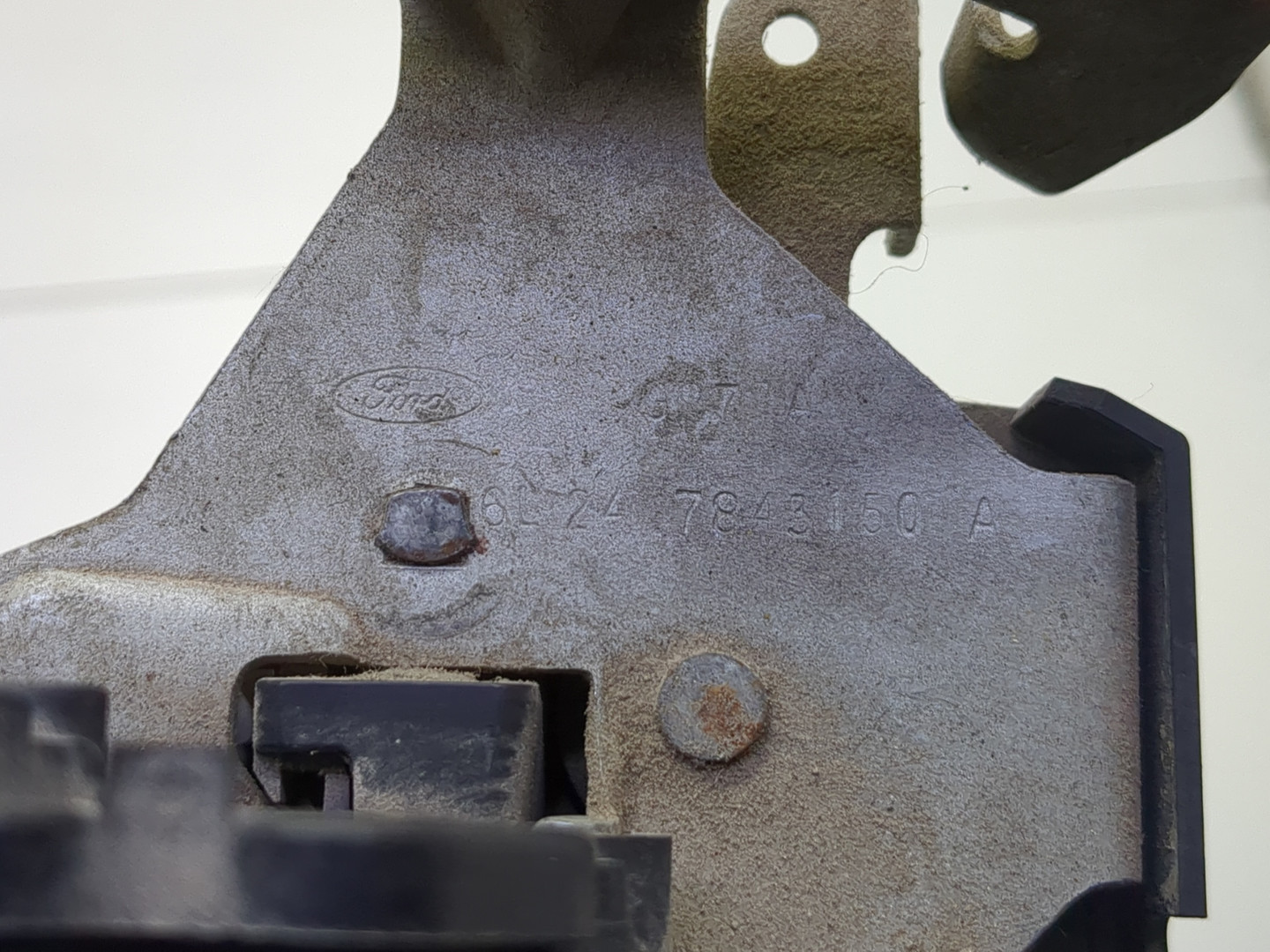 Замок двери задней правой