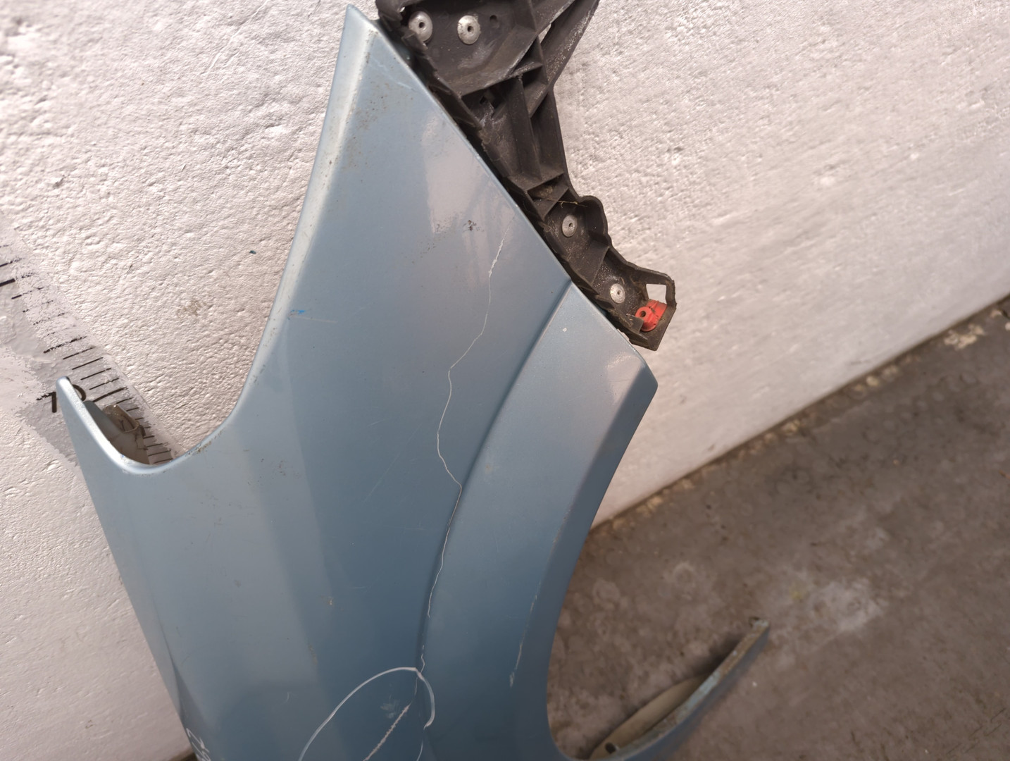 Крыло переднее правое