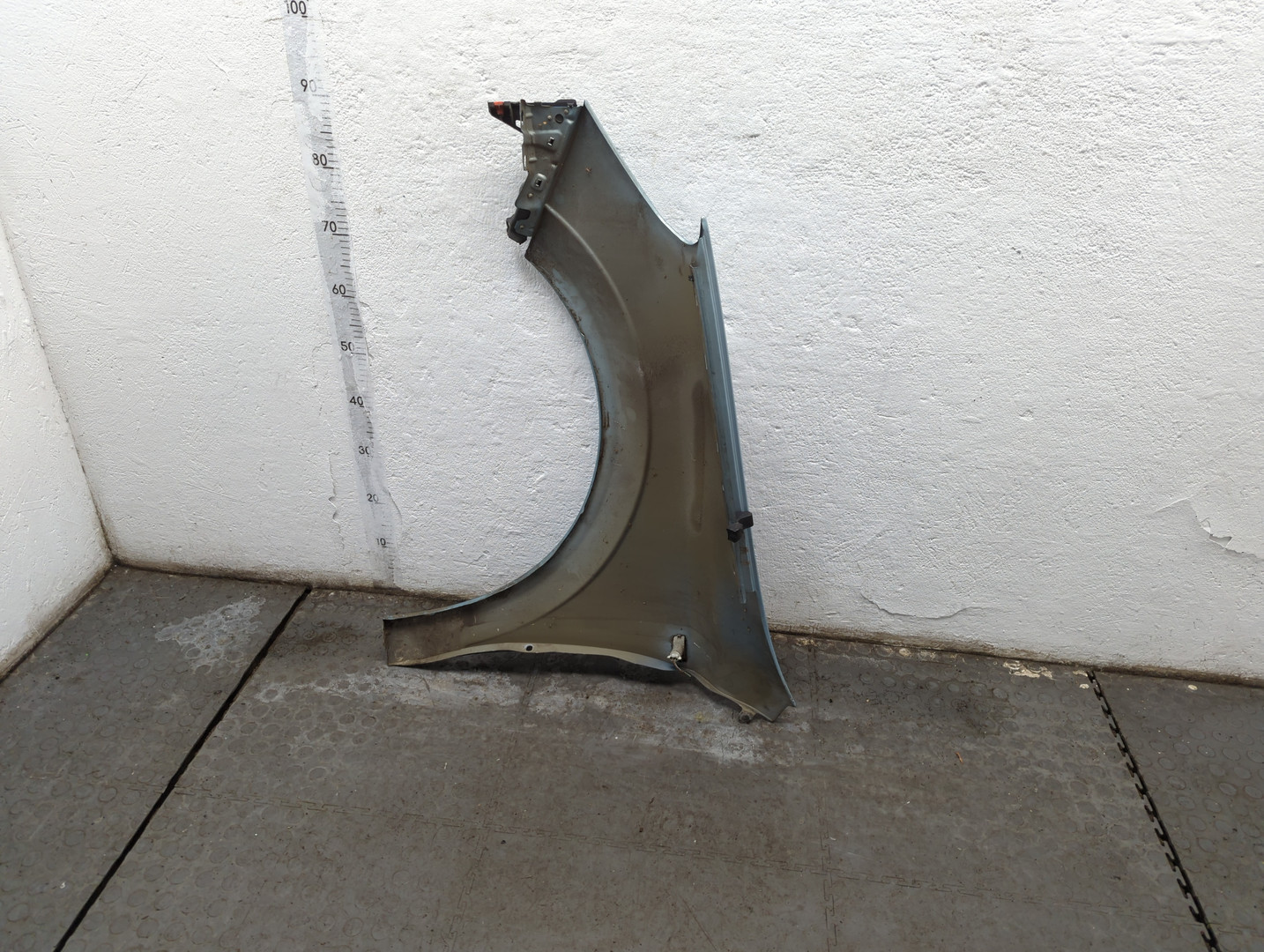 Крыло переднее правое