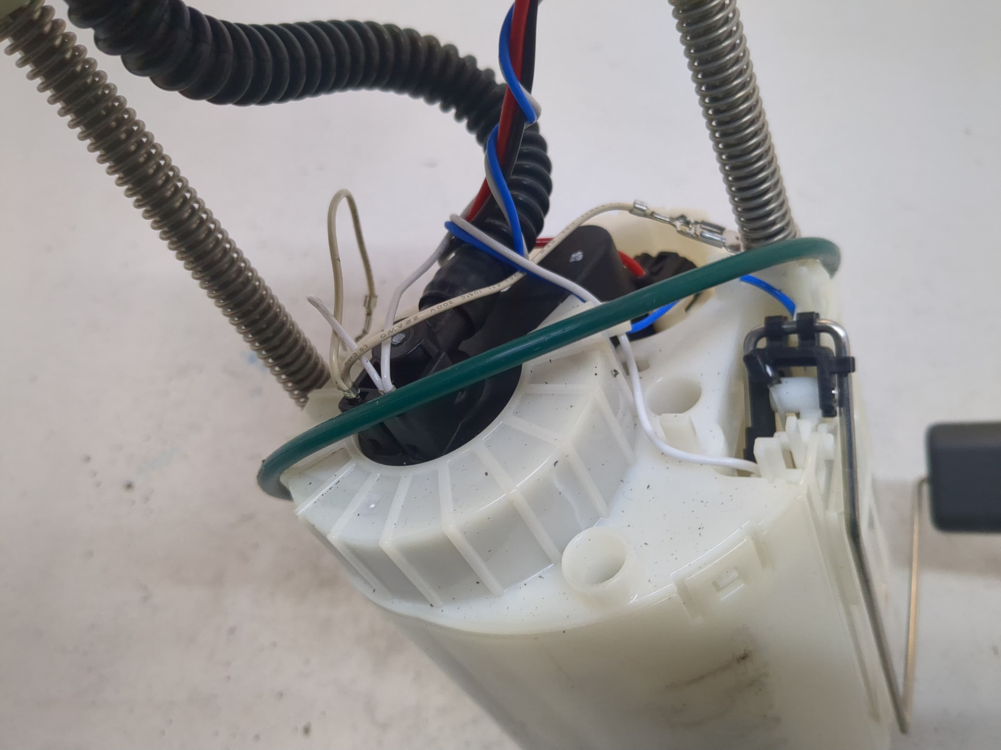 Насос топливный электрический