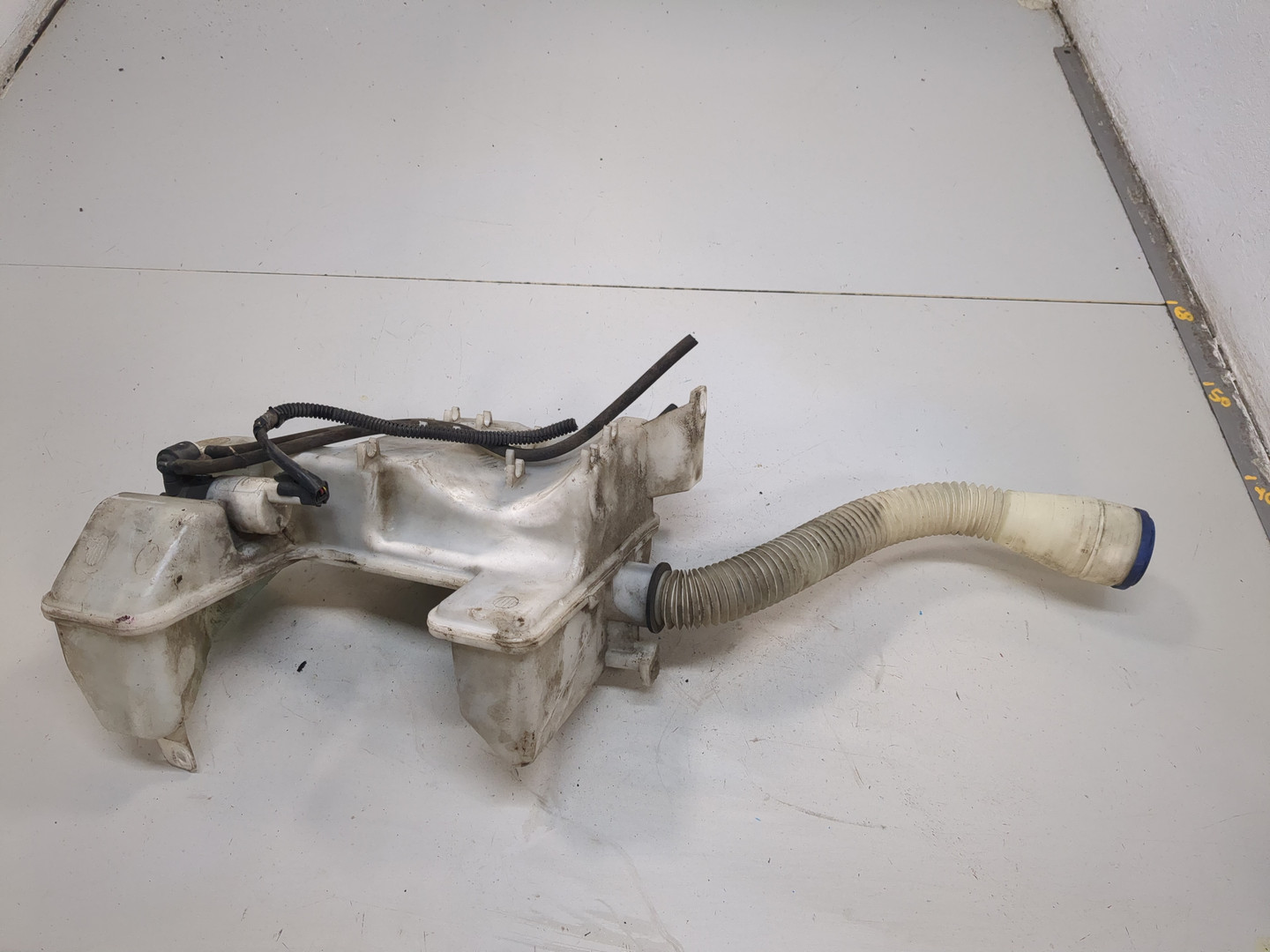 Бачок омывателя лобового стекла