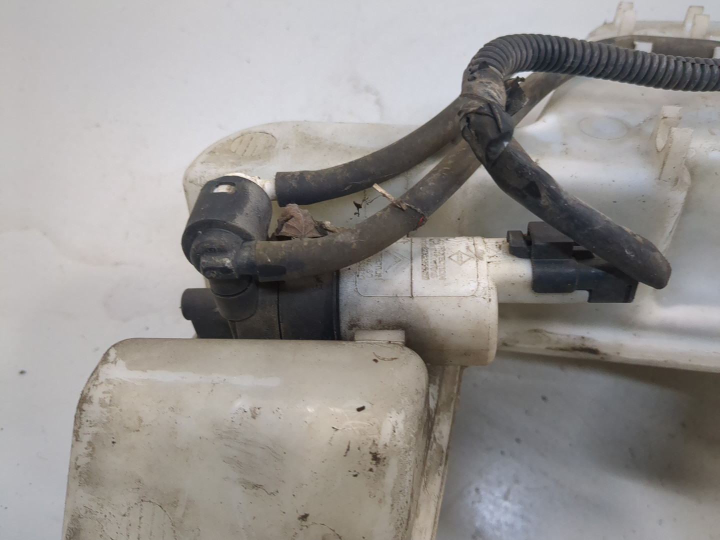 Бачок омывателя лобового стекла