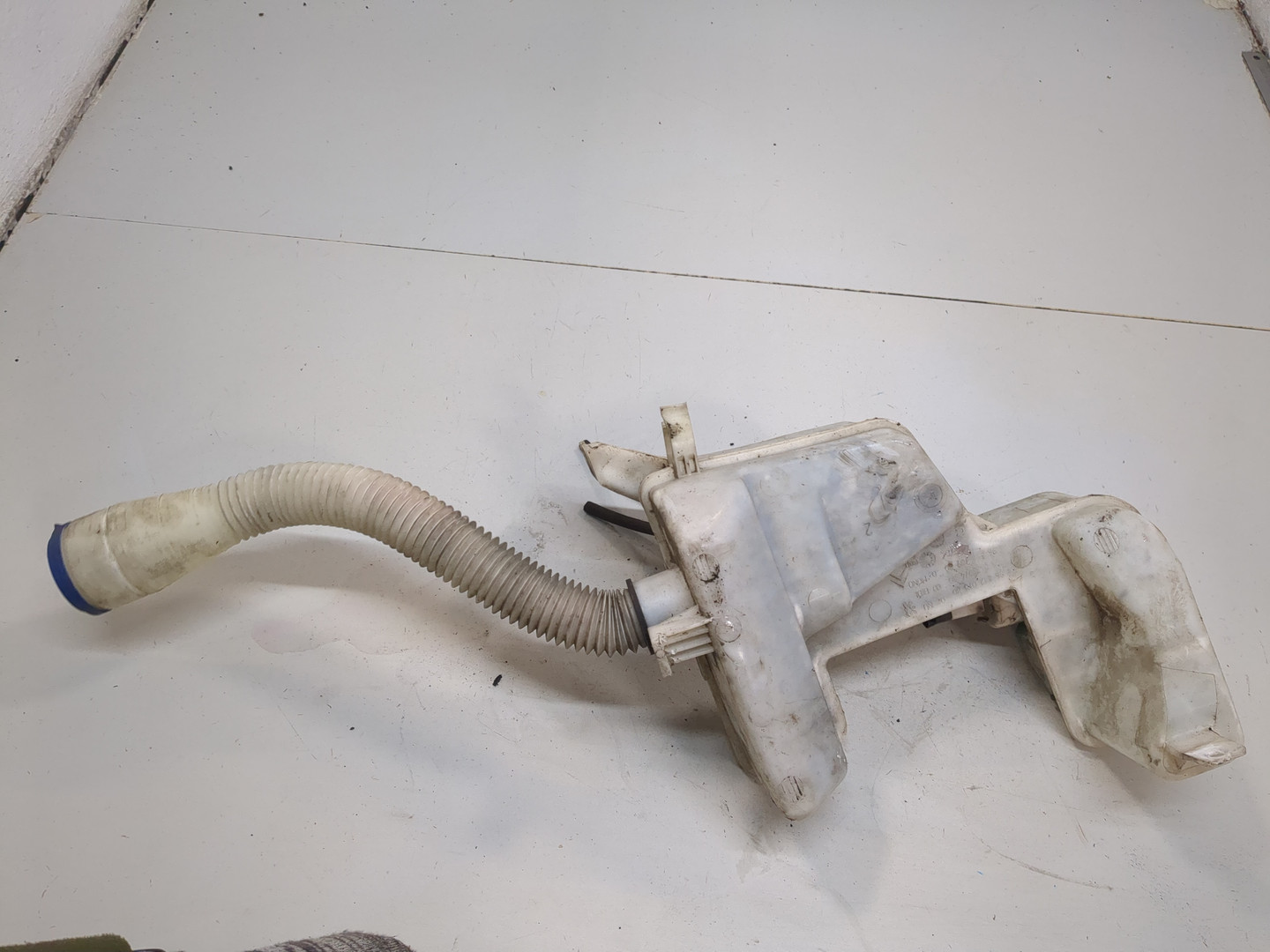 Бачок омывателя лобового стекла