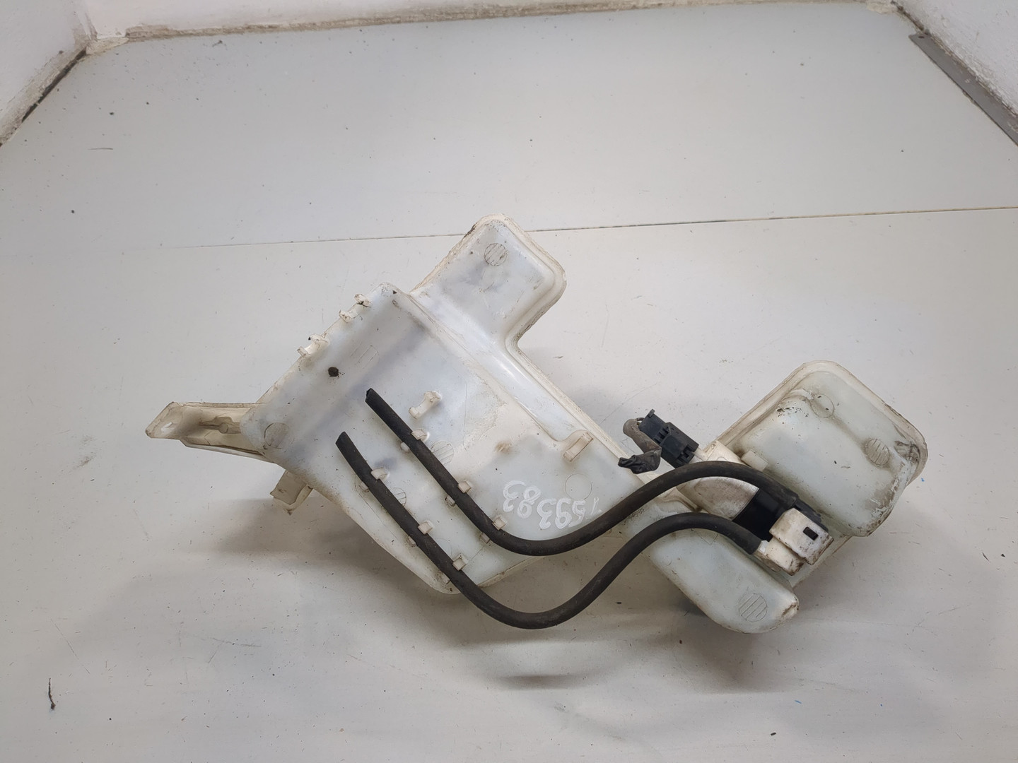 Бачок омывателя лобового стекла