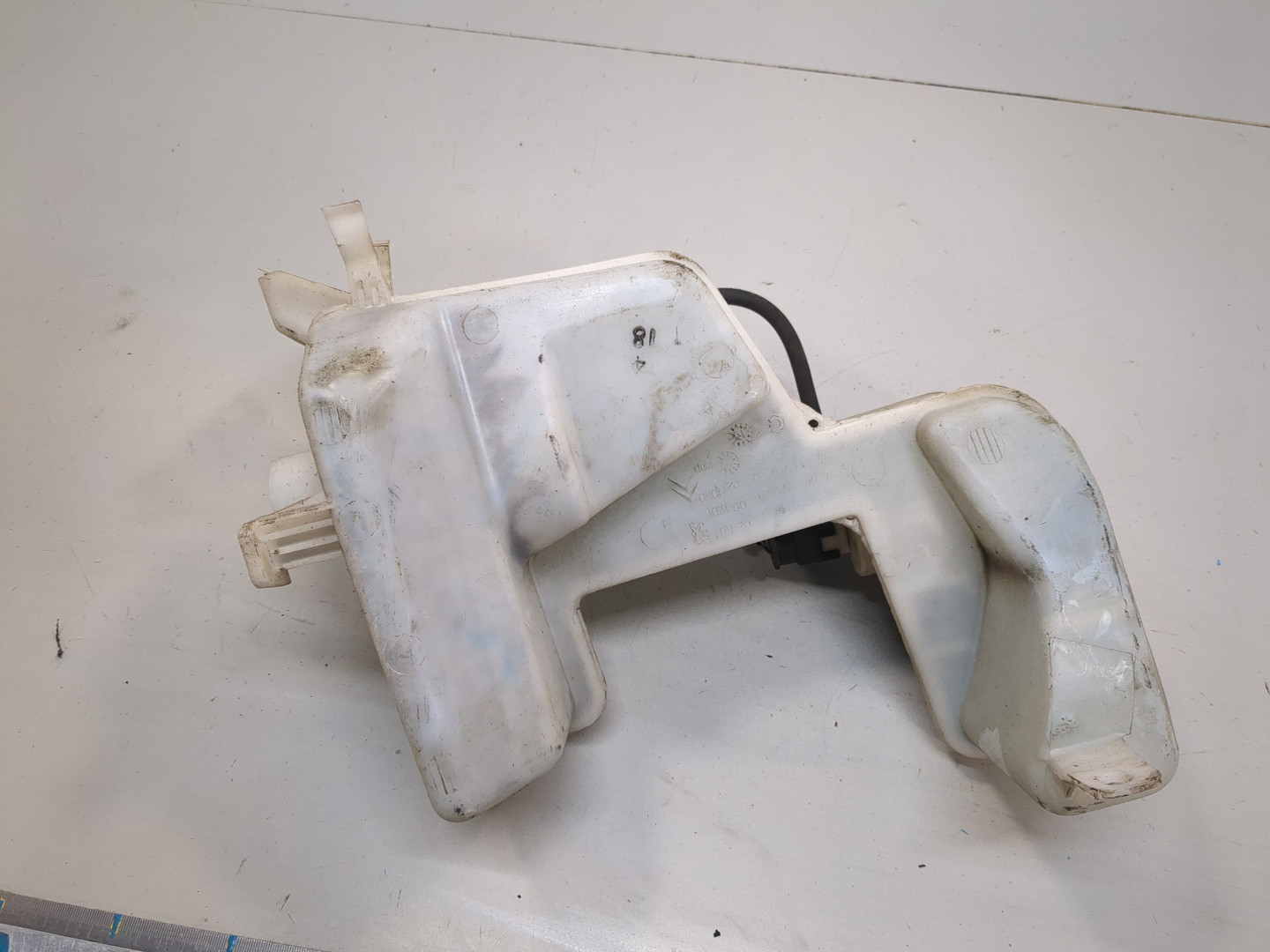 Бачок омывателя лобового стекла