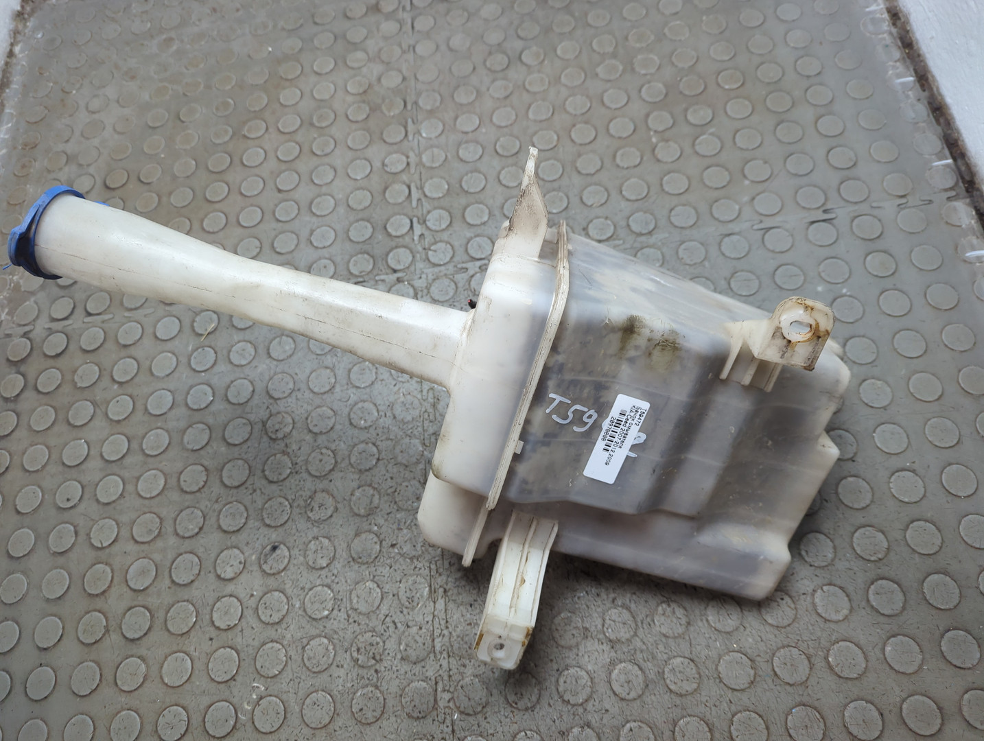 Бачок омывателя лобового стекла