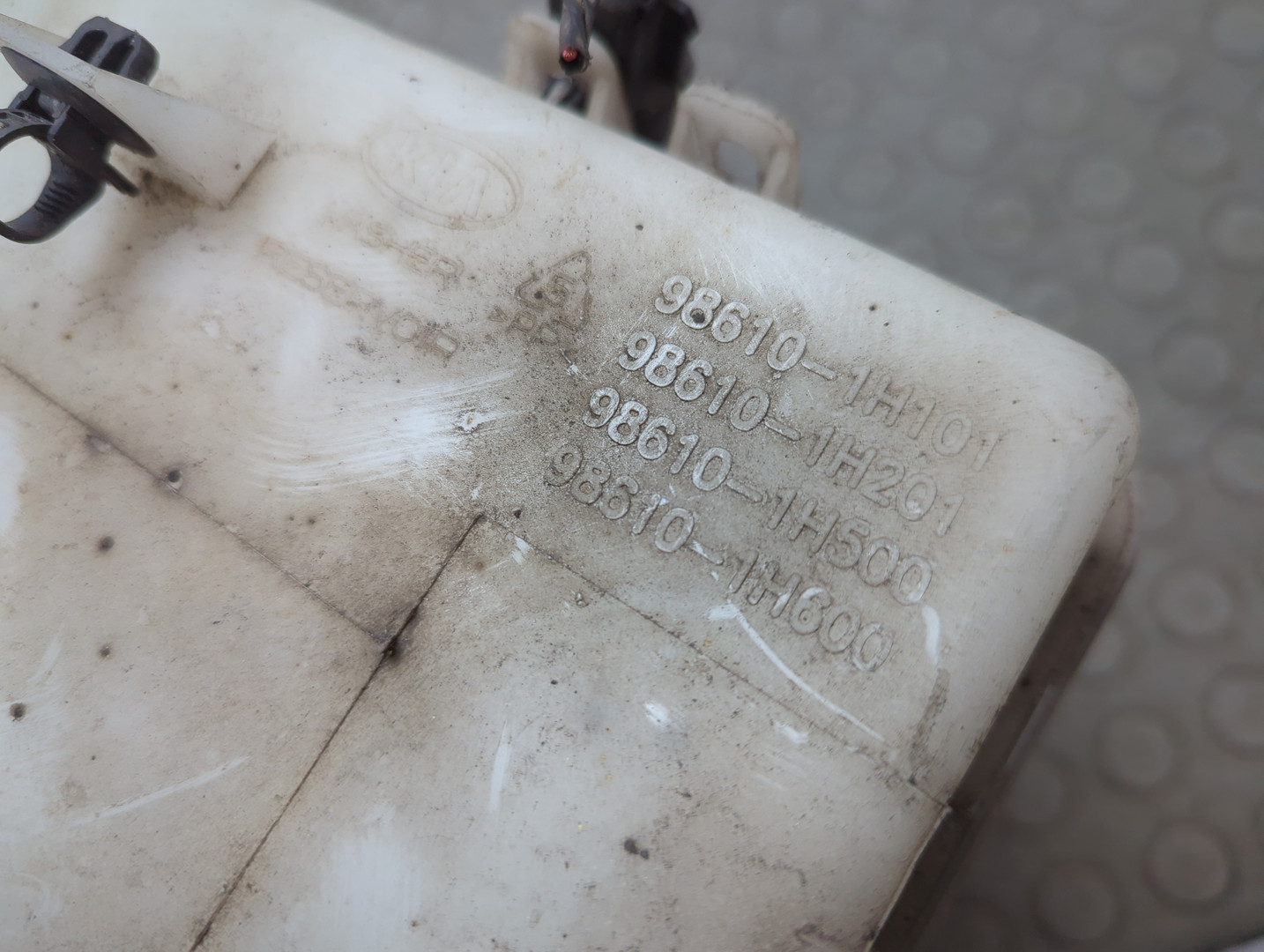 Бачок омывателя лобового стекла