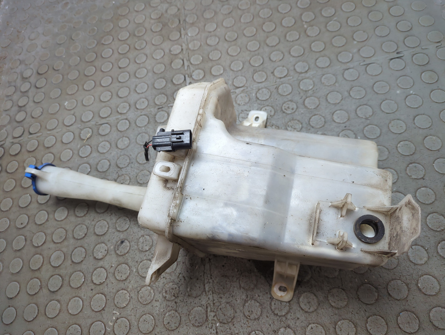 Бачок омывателя лобового стекла