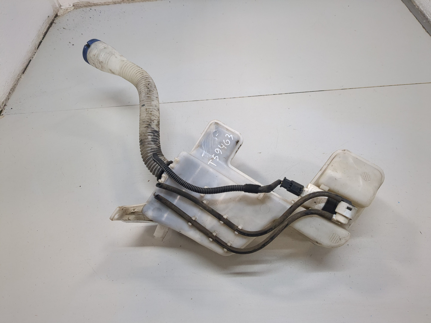 Бачок омывателя лобового стекла