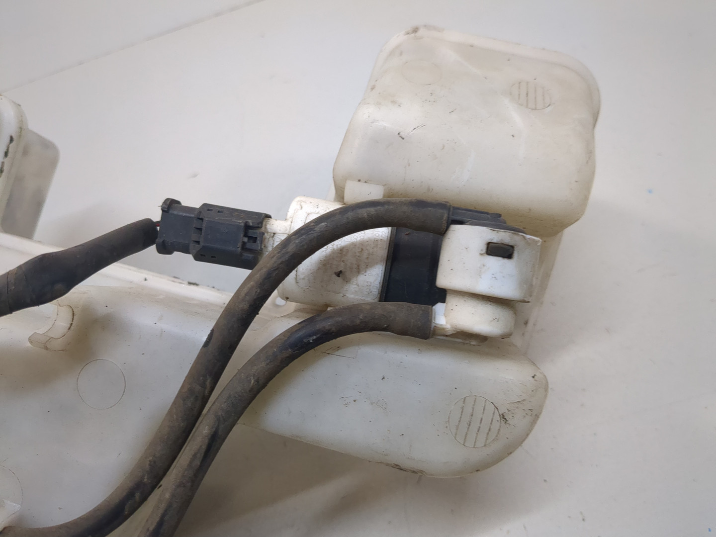 Бачок омывателя лобового стекла