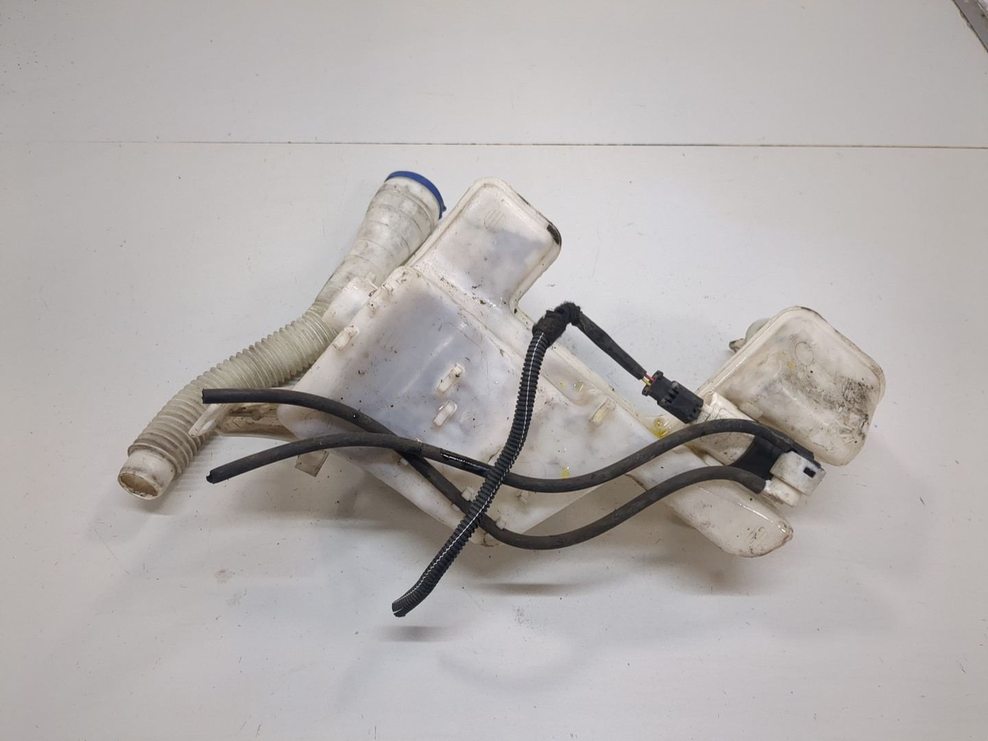 Бачок омывателя лобового стекла