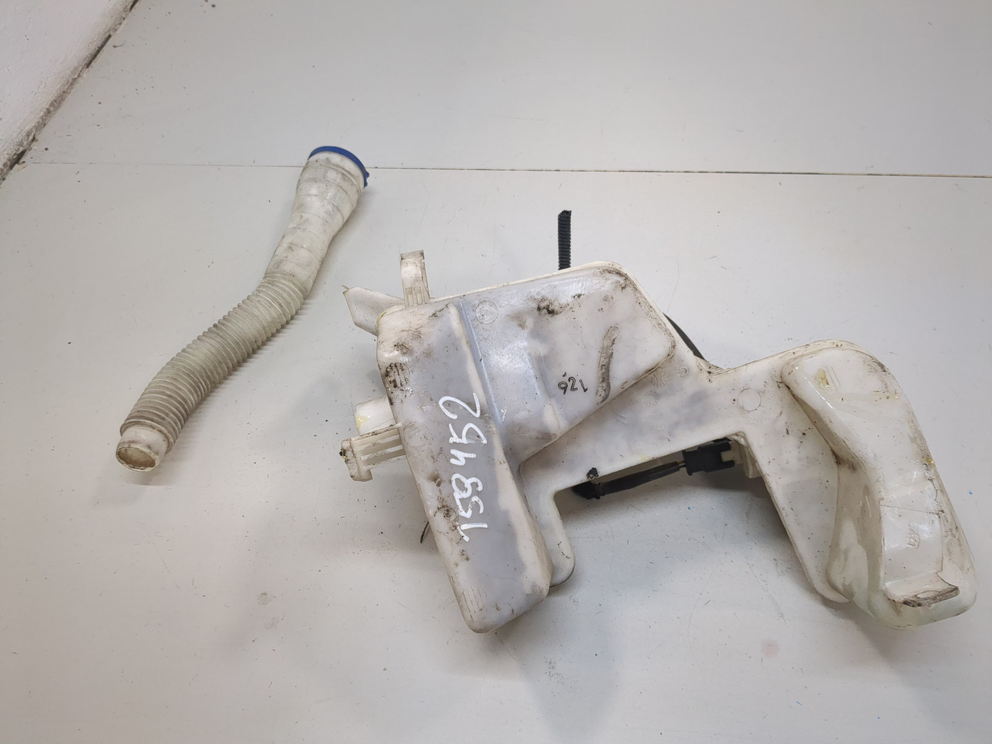 Бачок омывателя лобового стекла