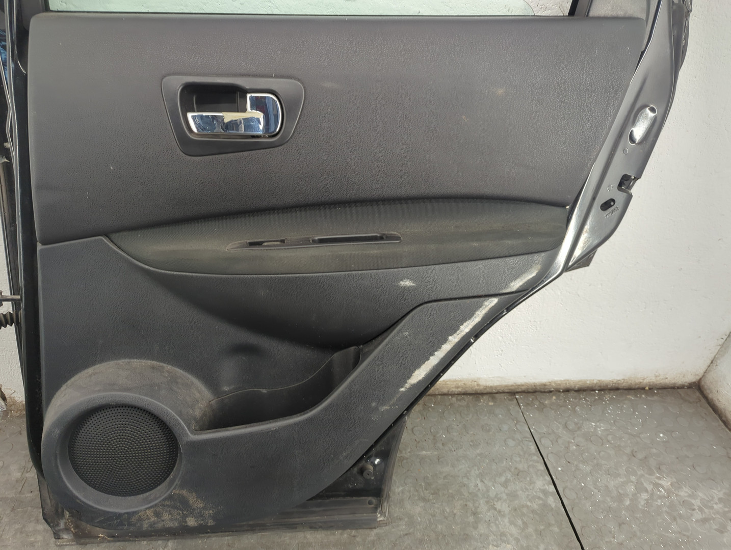 Дверь задняя правая