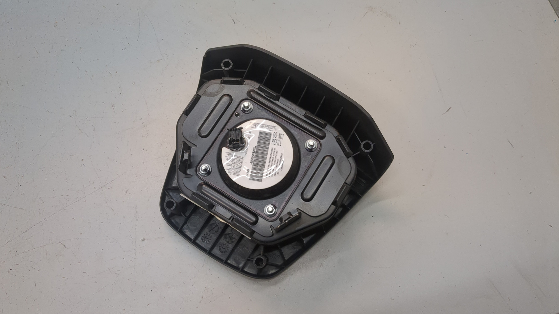 Подушка безопасности в рулевое колесо