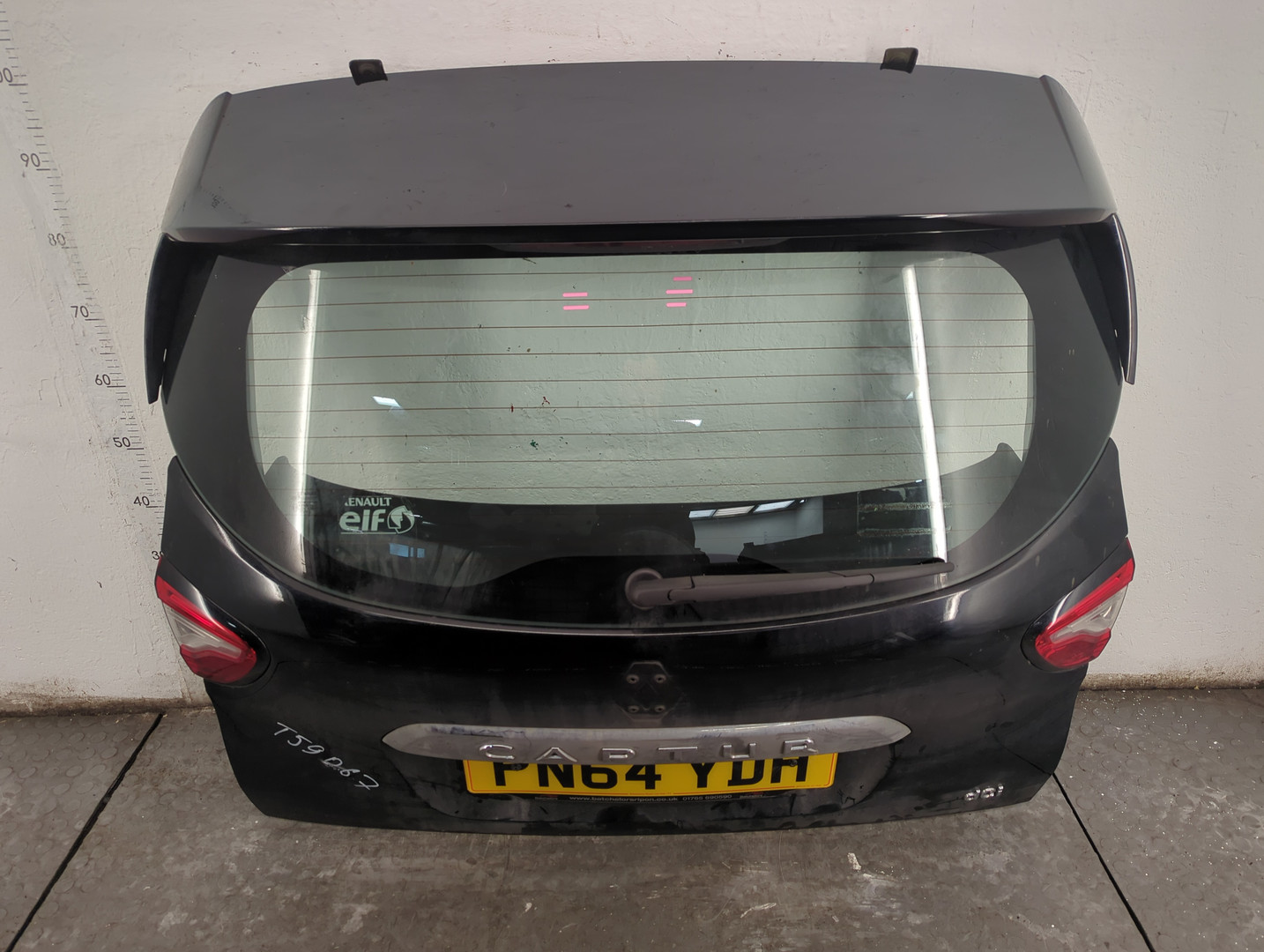 Дверь багажника