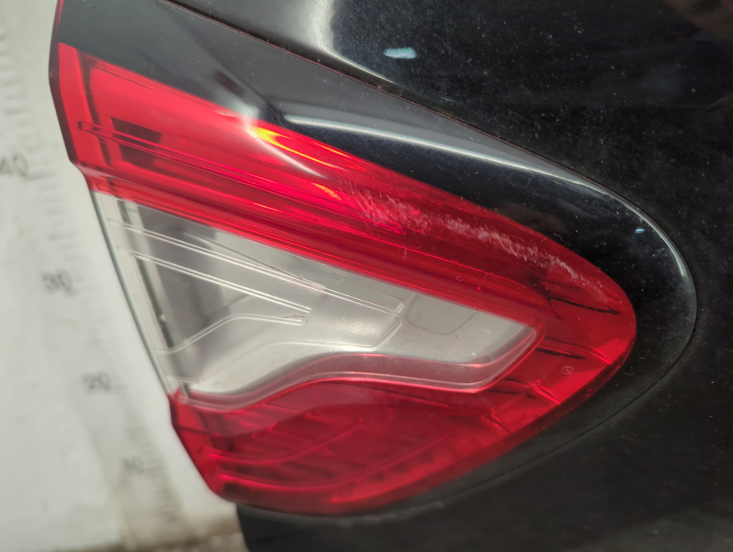 Дверь багажника