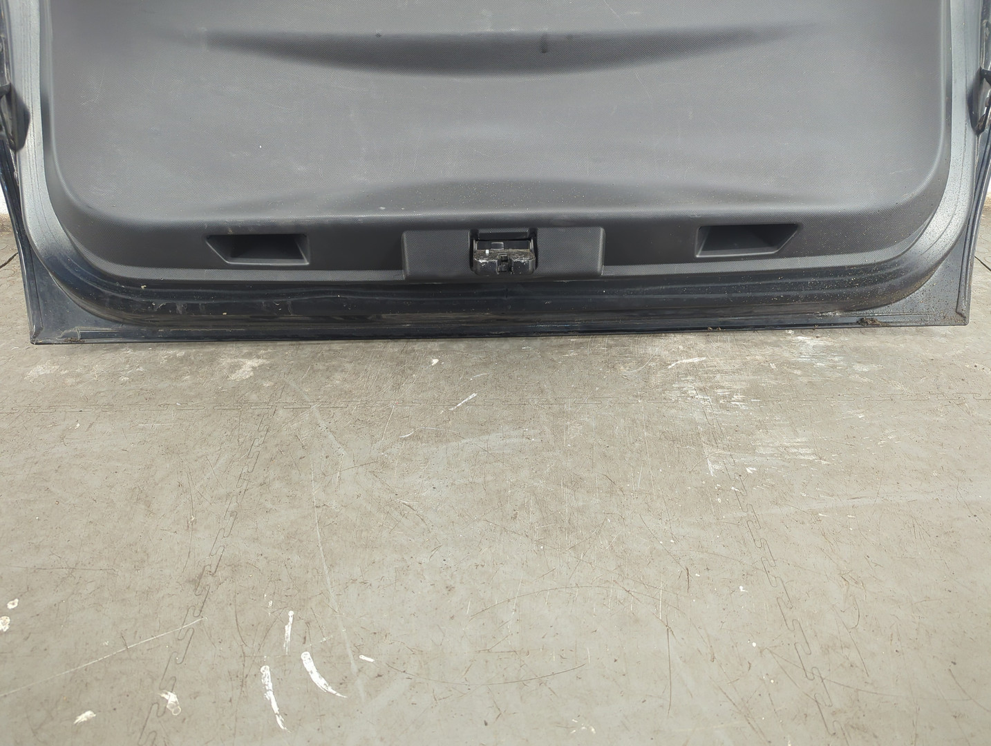 Дверь багажника