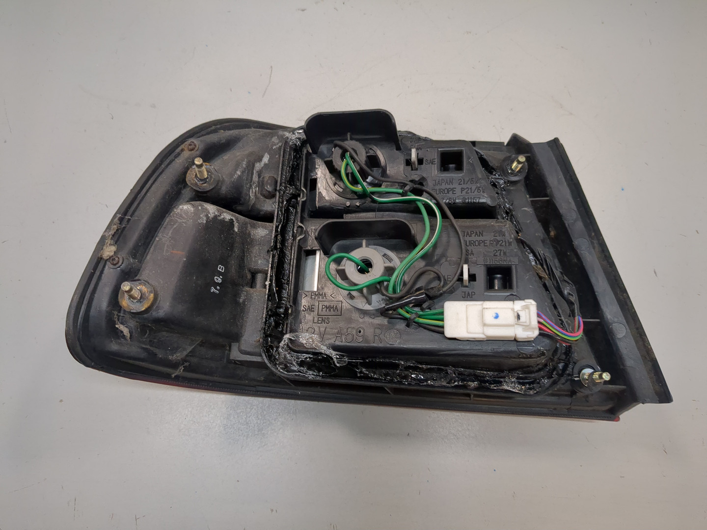 Фонарь задний правый