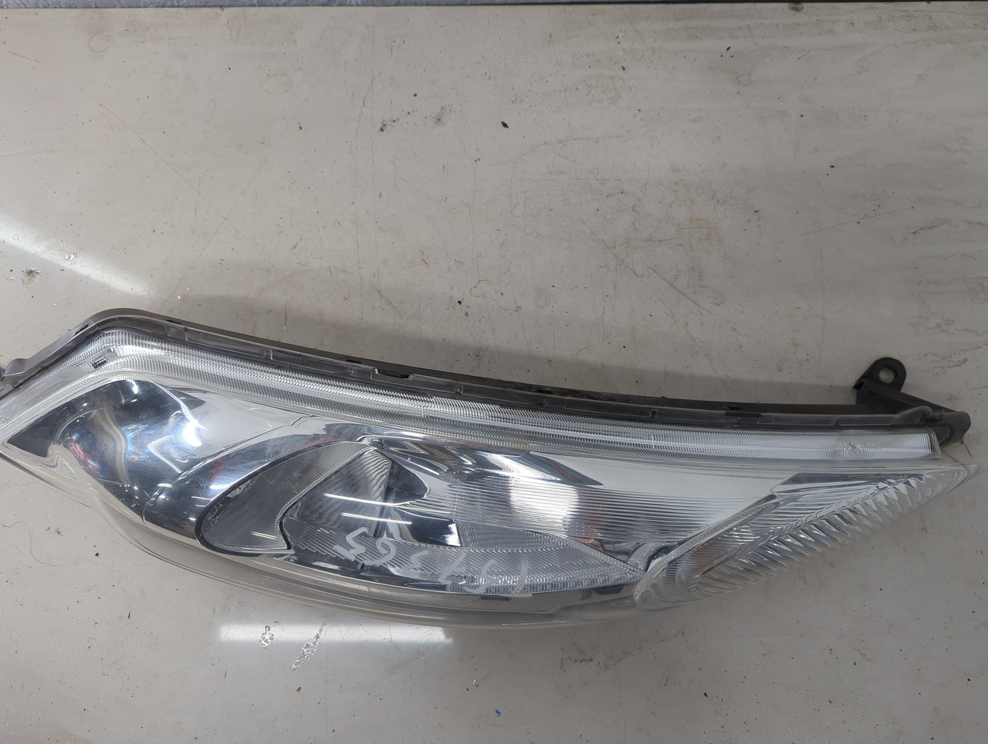 Фара дневного света правая (ходовые огни)