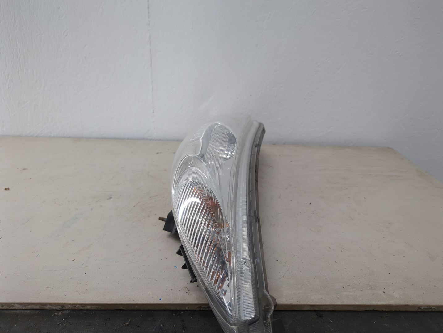 Фара дневного света правая (ходовые огни)