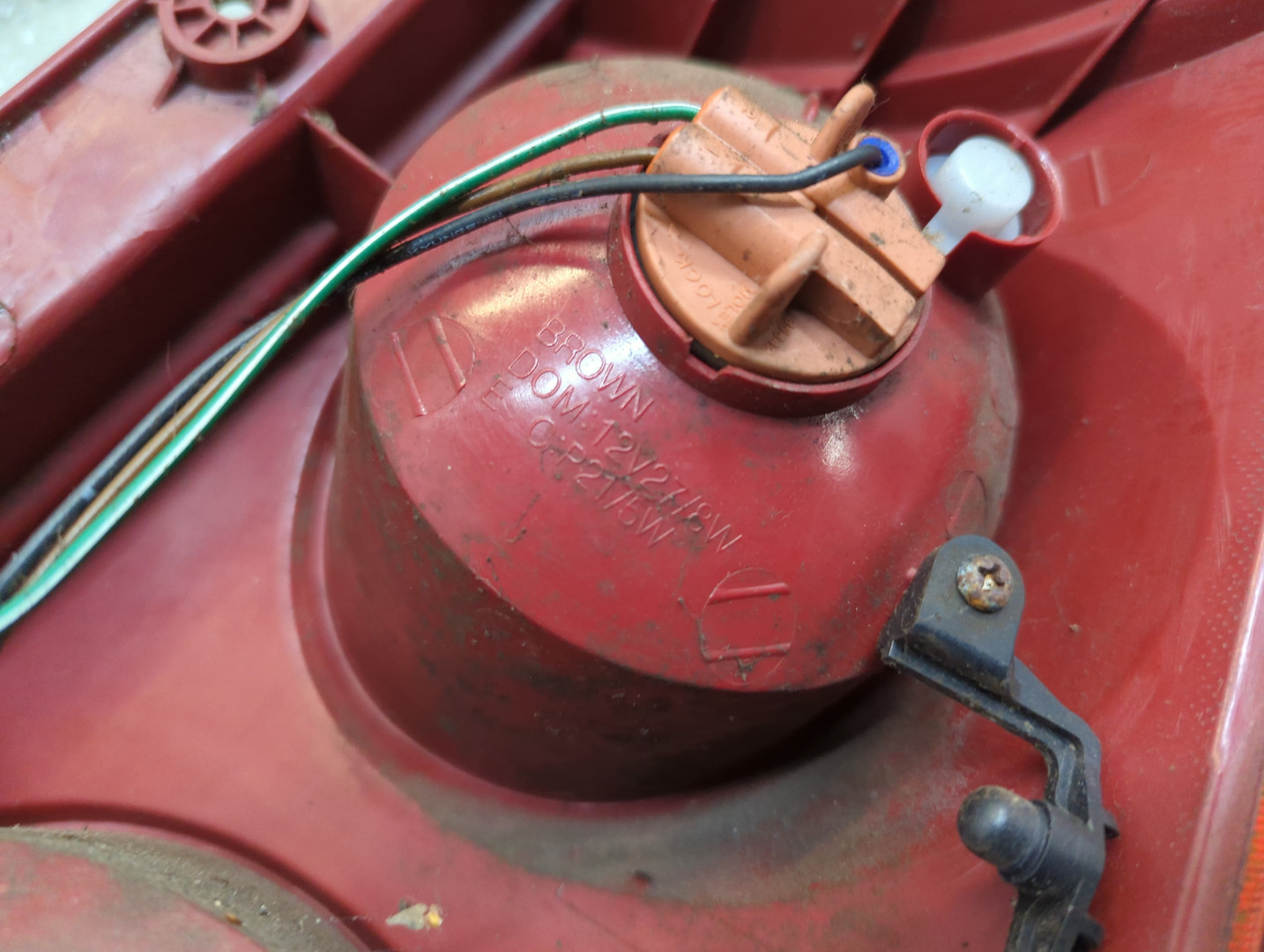 Фонарь задний левый