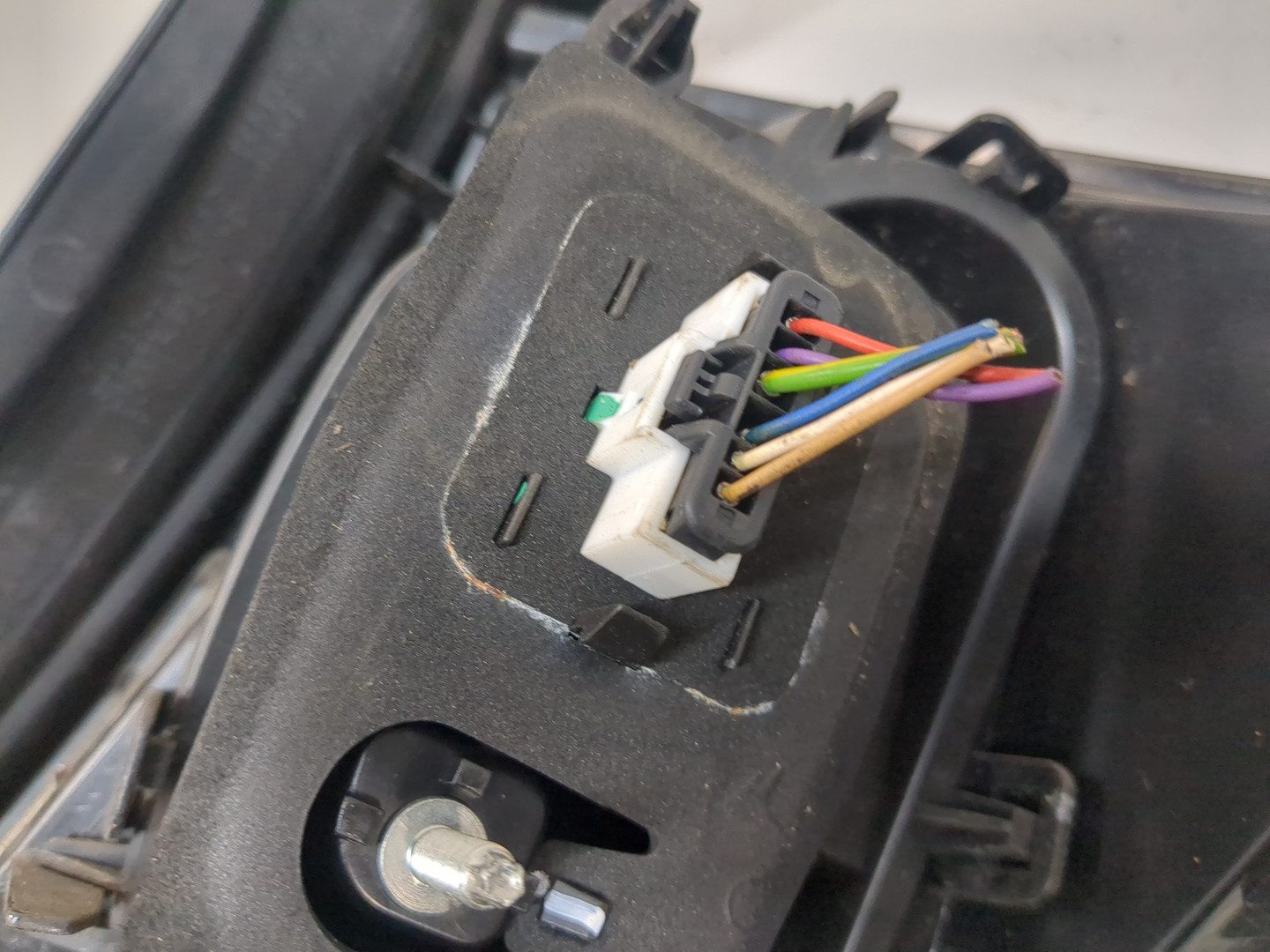 Фонарь задний левый