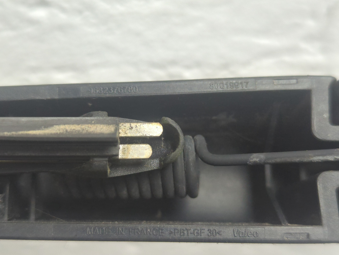 Поводок стеклоочистителя заднего