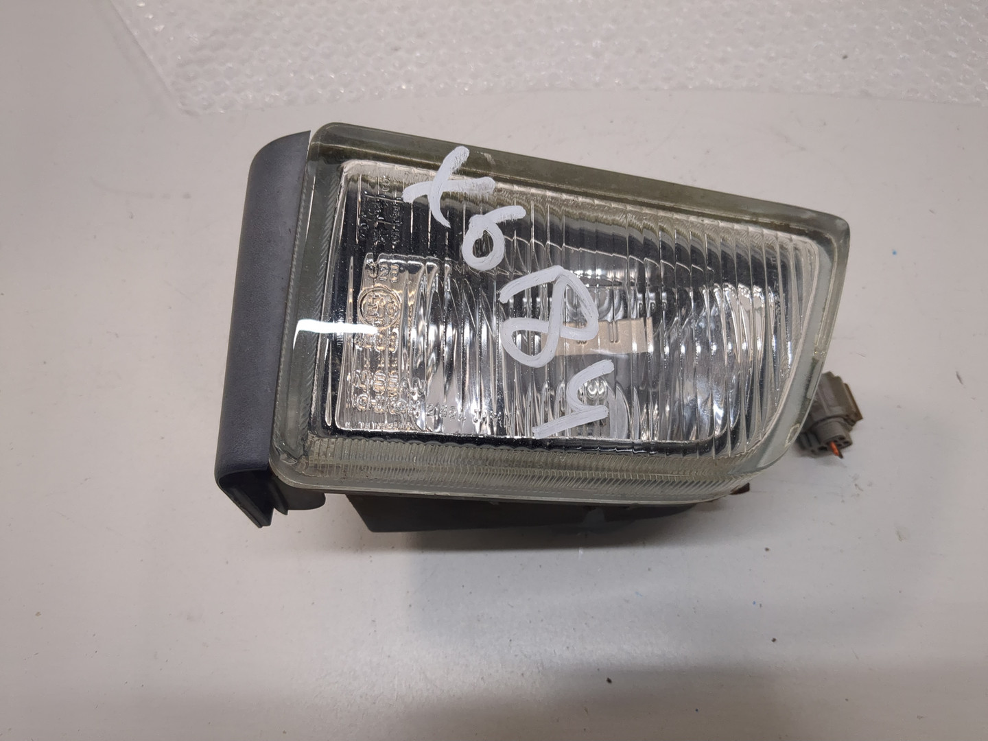 Фара противотуманная левая