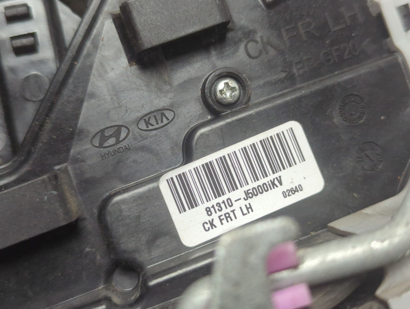 Замок двери передней левой