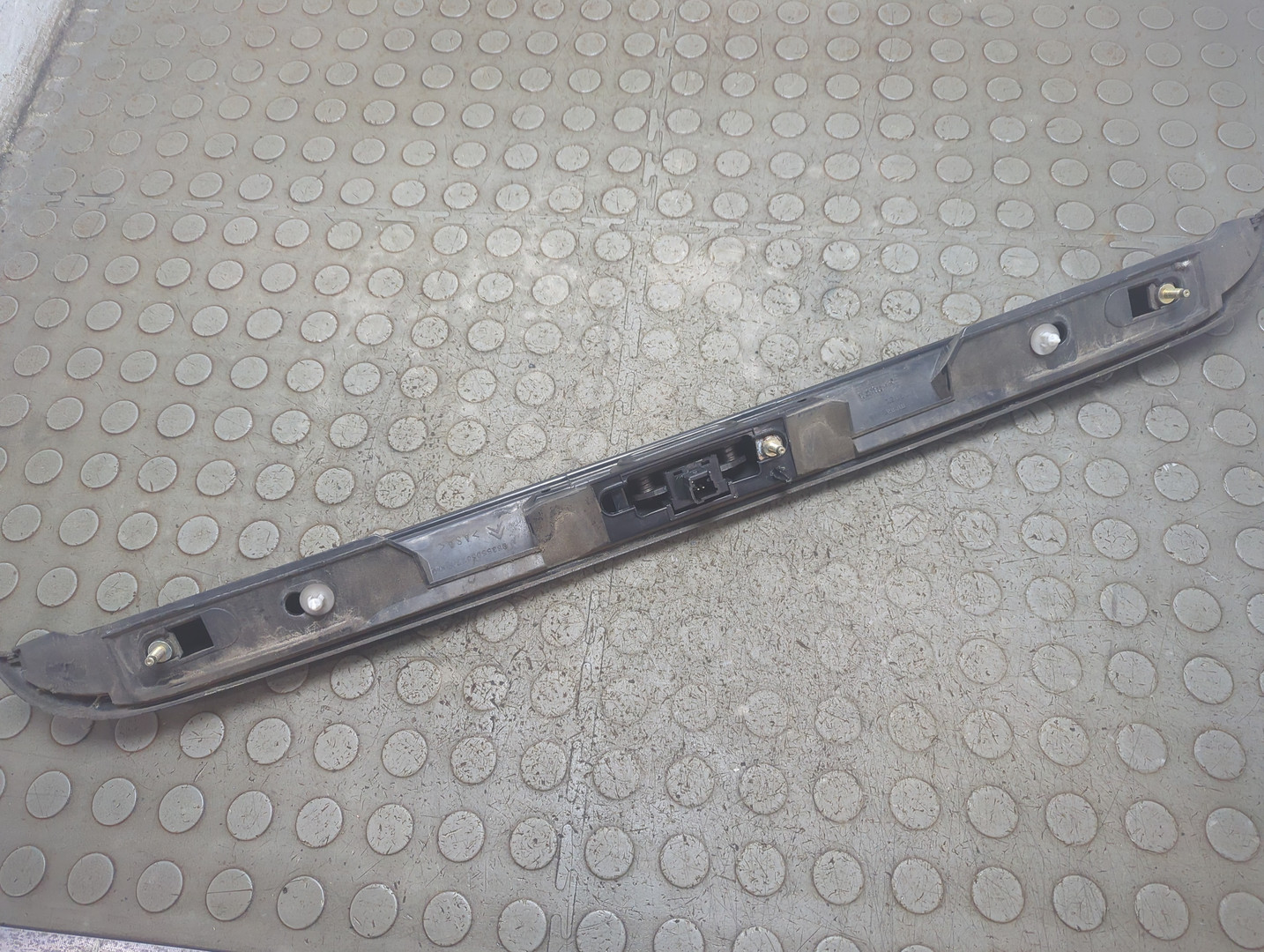 Кнопка открывания багажника