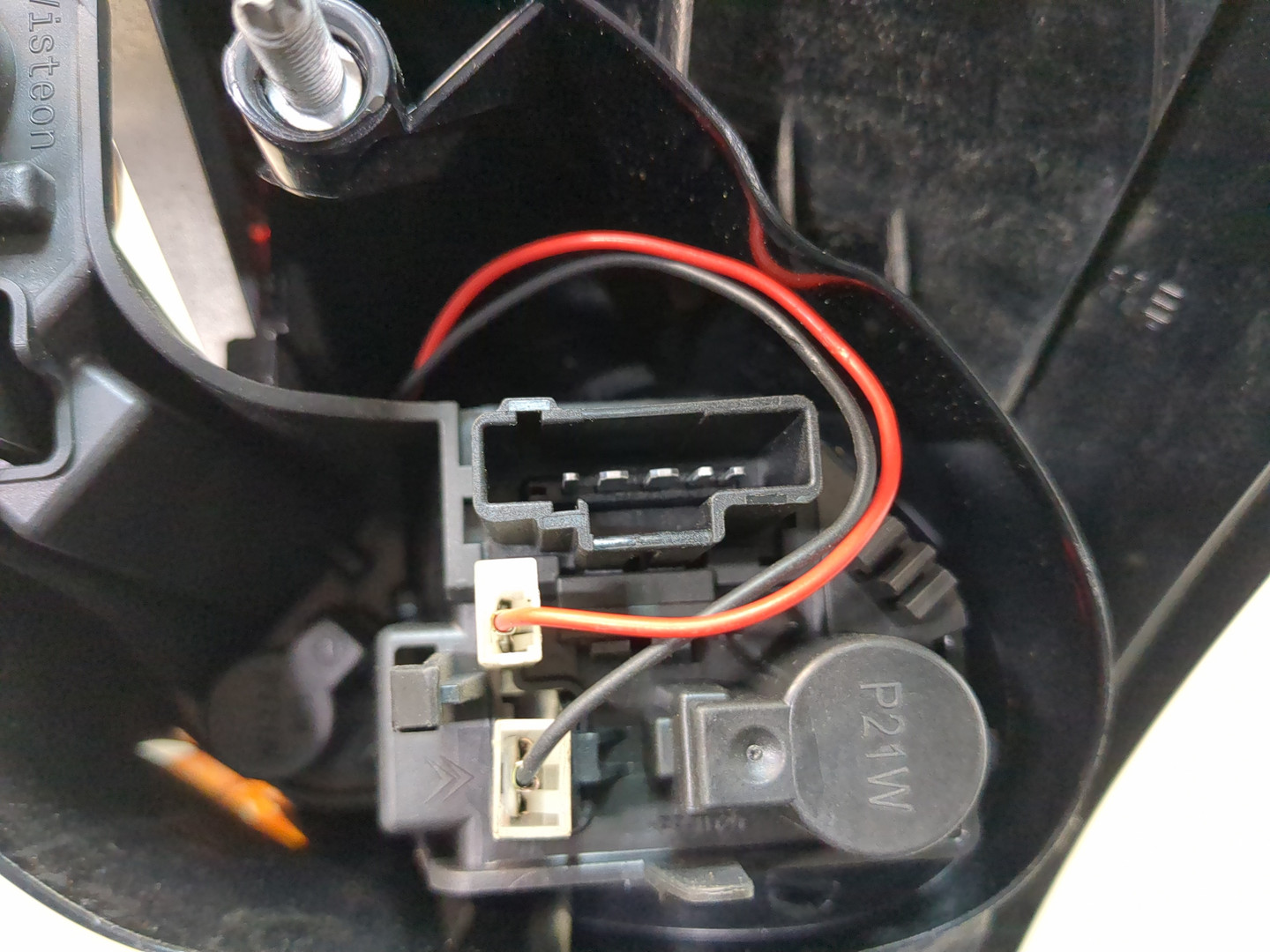 Фонарь задний правый