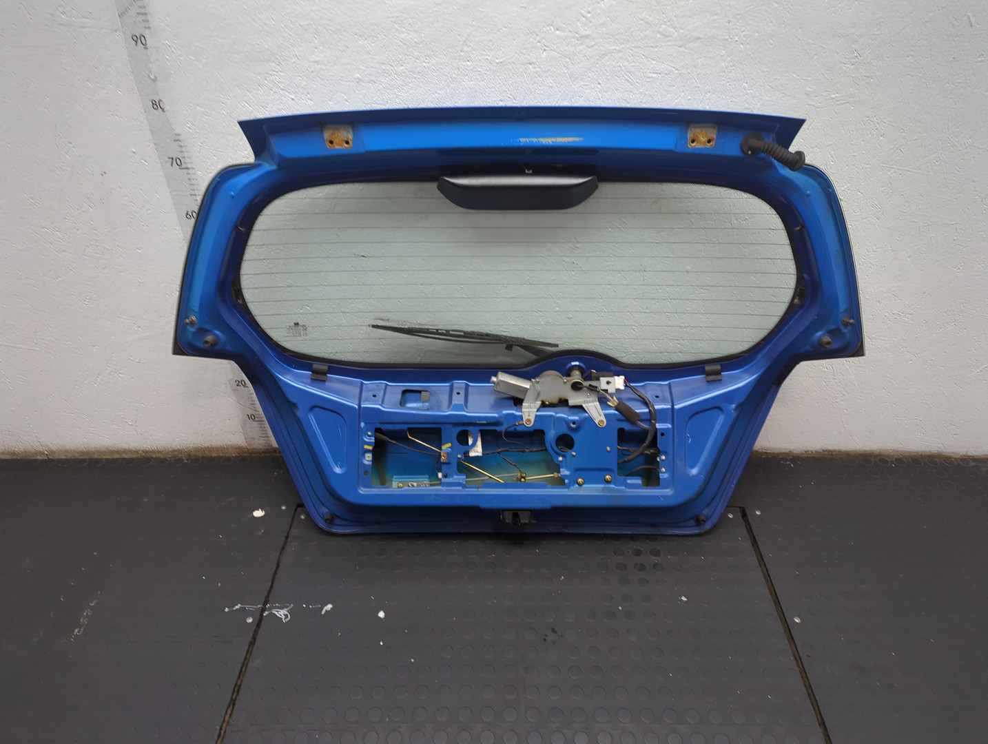 Дверь багажника