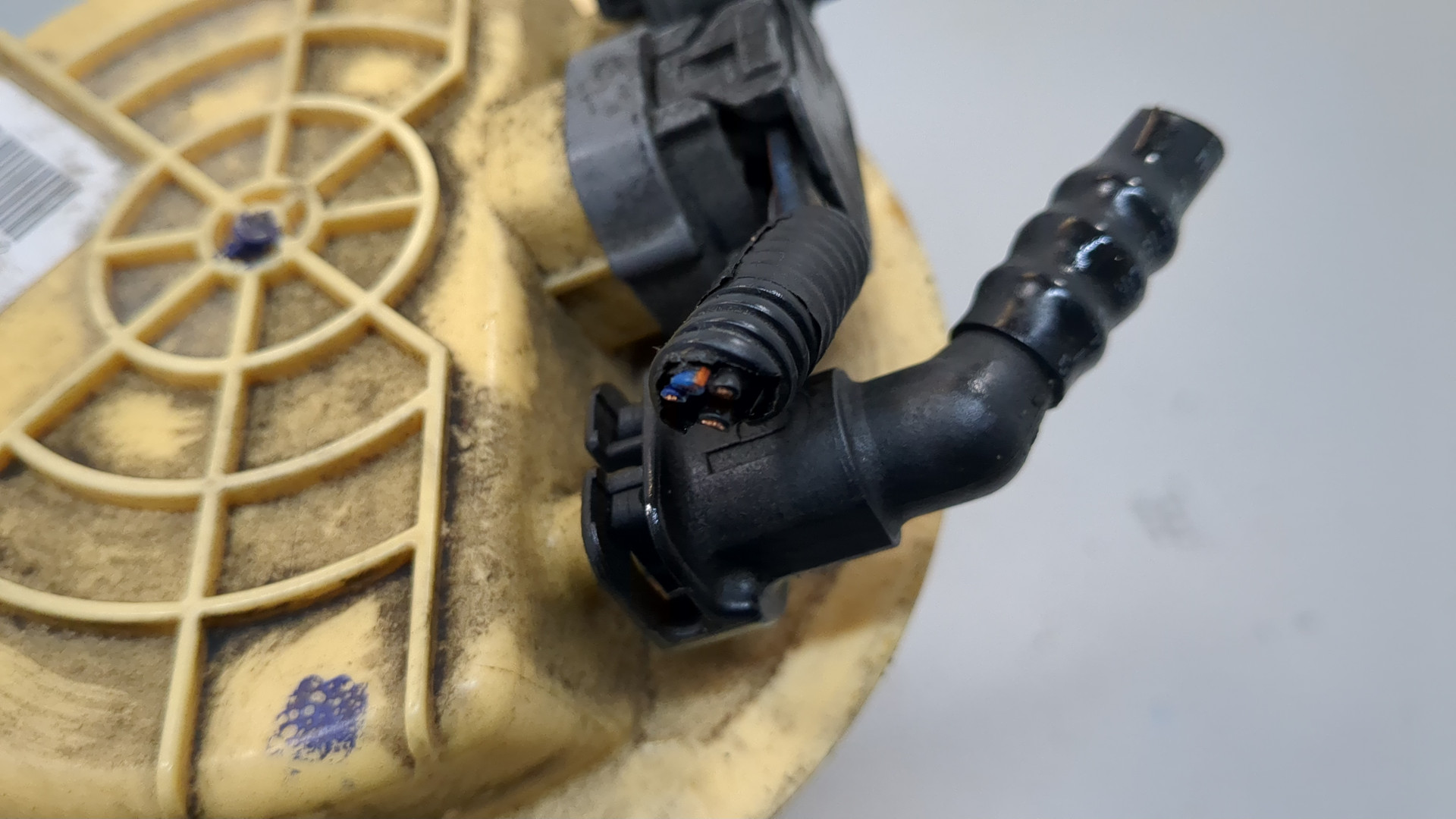 Насос топливный электрический