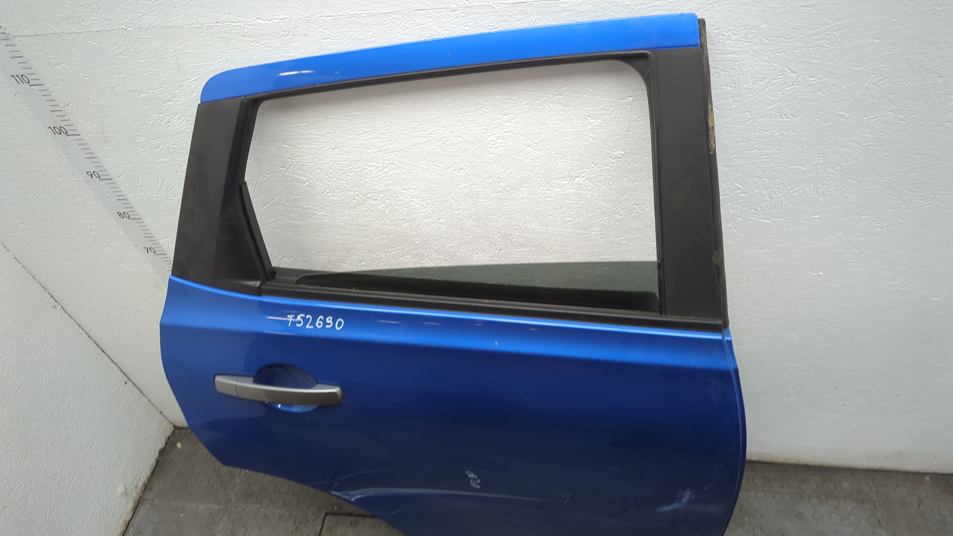 Дверь задняя правая